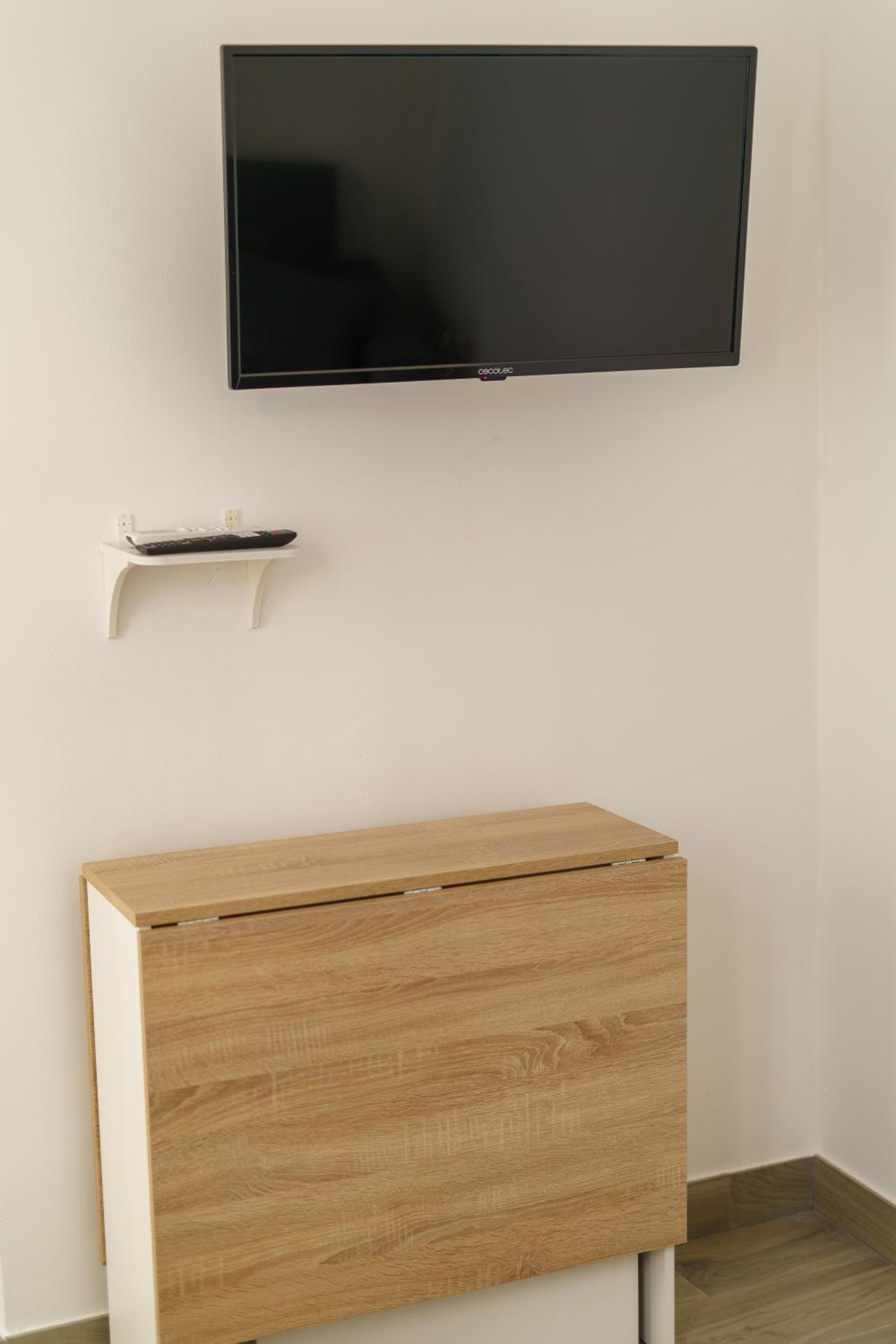 One-Bedroom Apartment - Photo 6