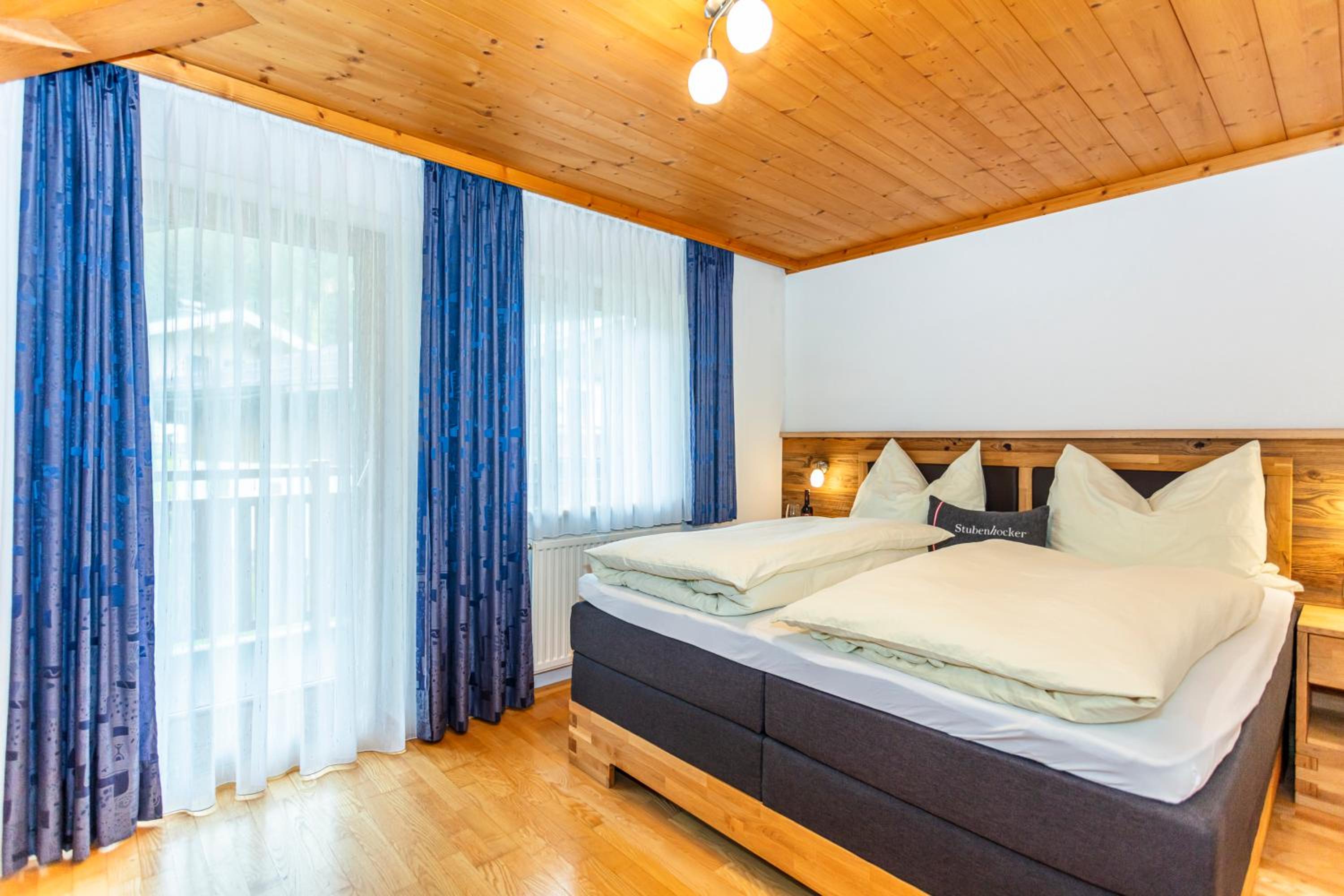 Cozy Two-Bedroom Apartment with Balcony photo 2