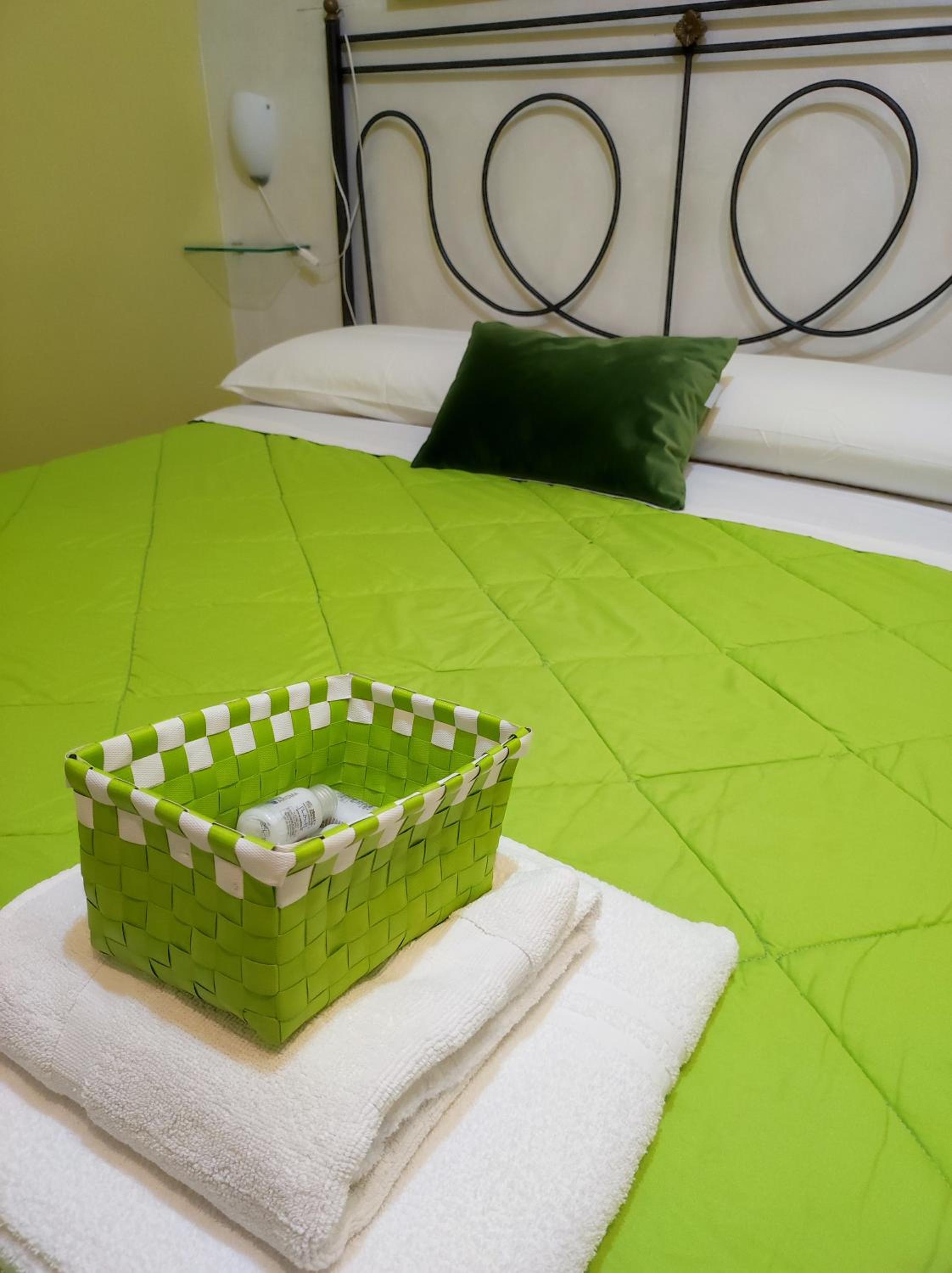 Quadruple Room with Private Bathroom - Photo 4