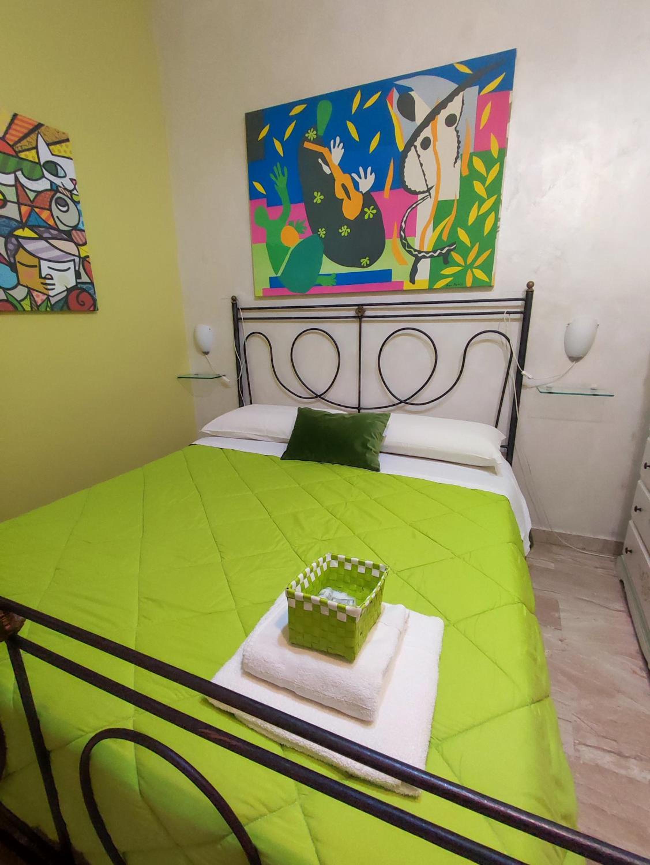 Quadruple Room with Private Bathroom - Photo 11
