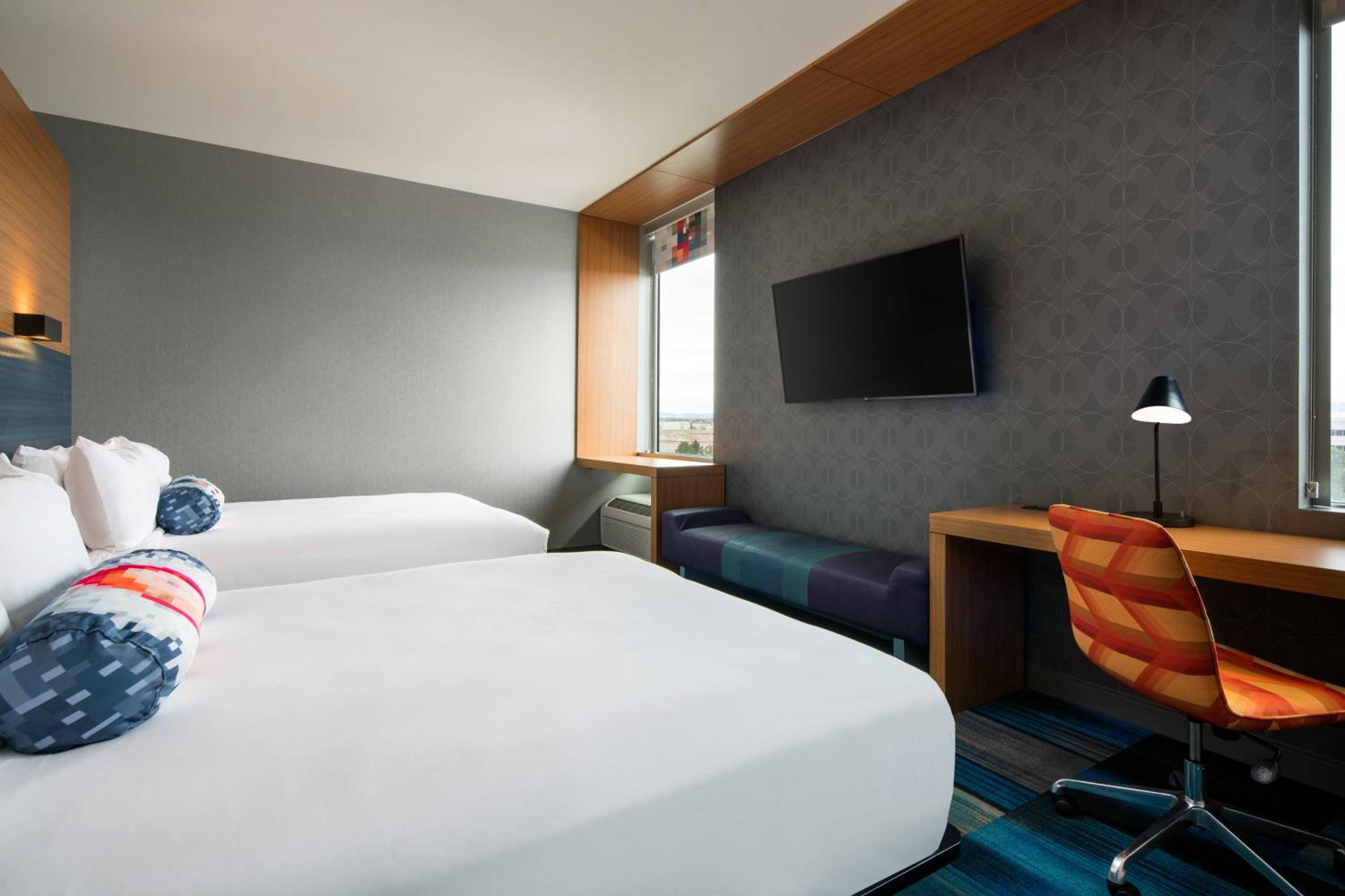 Queen Room with Two Queen Beds - Photo 3