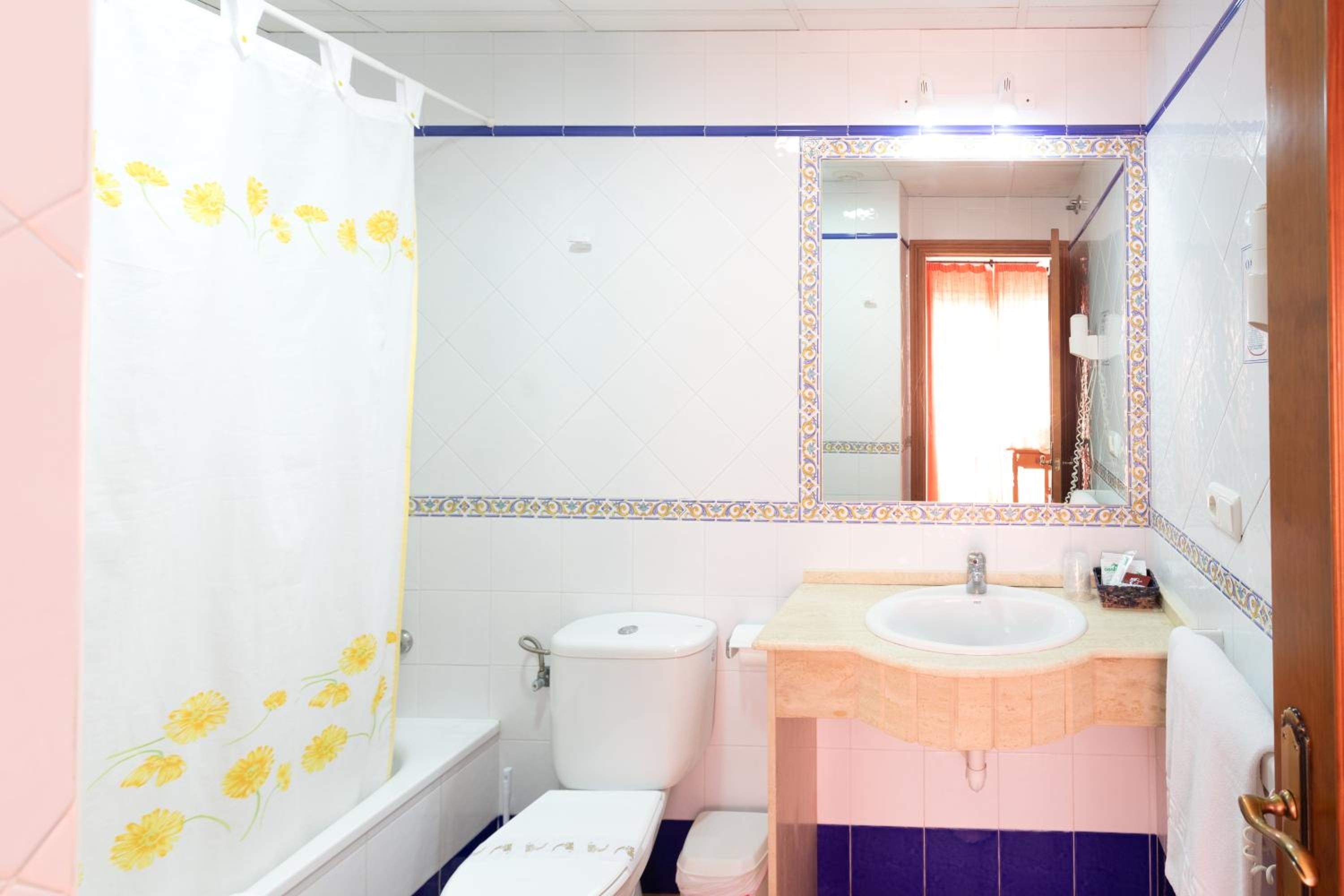 Double Room with Terrace - Photo 11