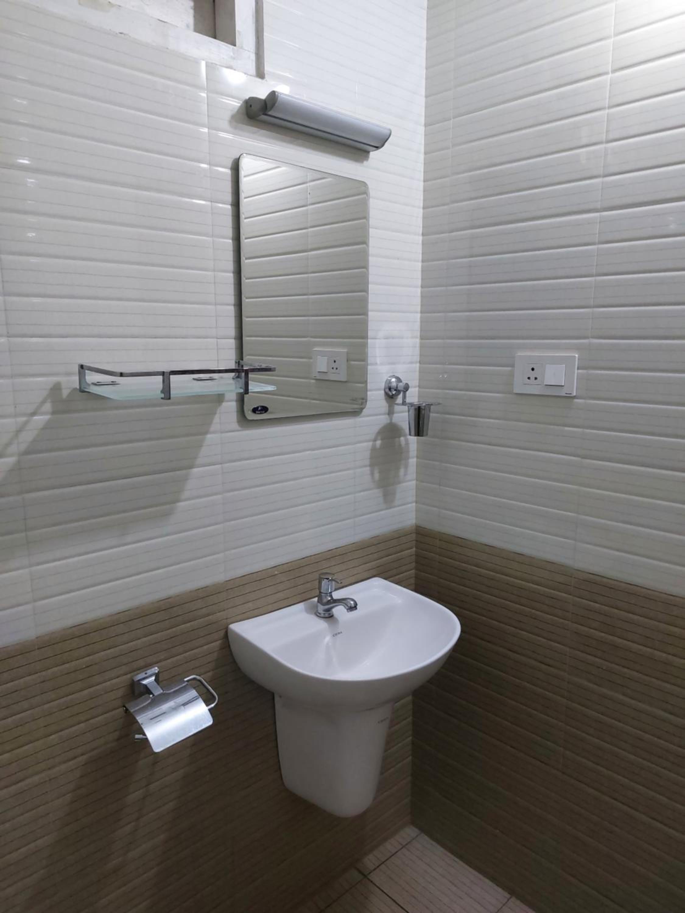 Double Room with Balcony - Photo 7