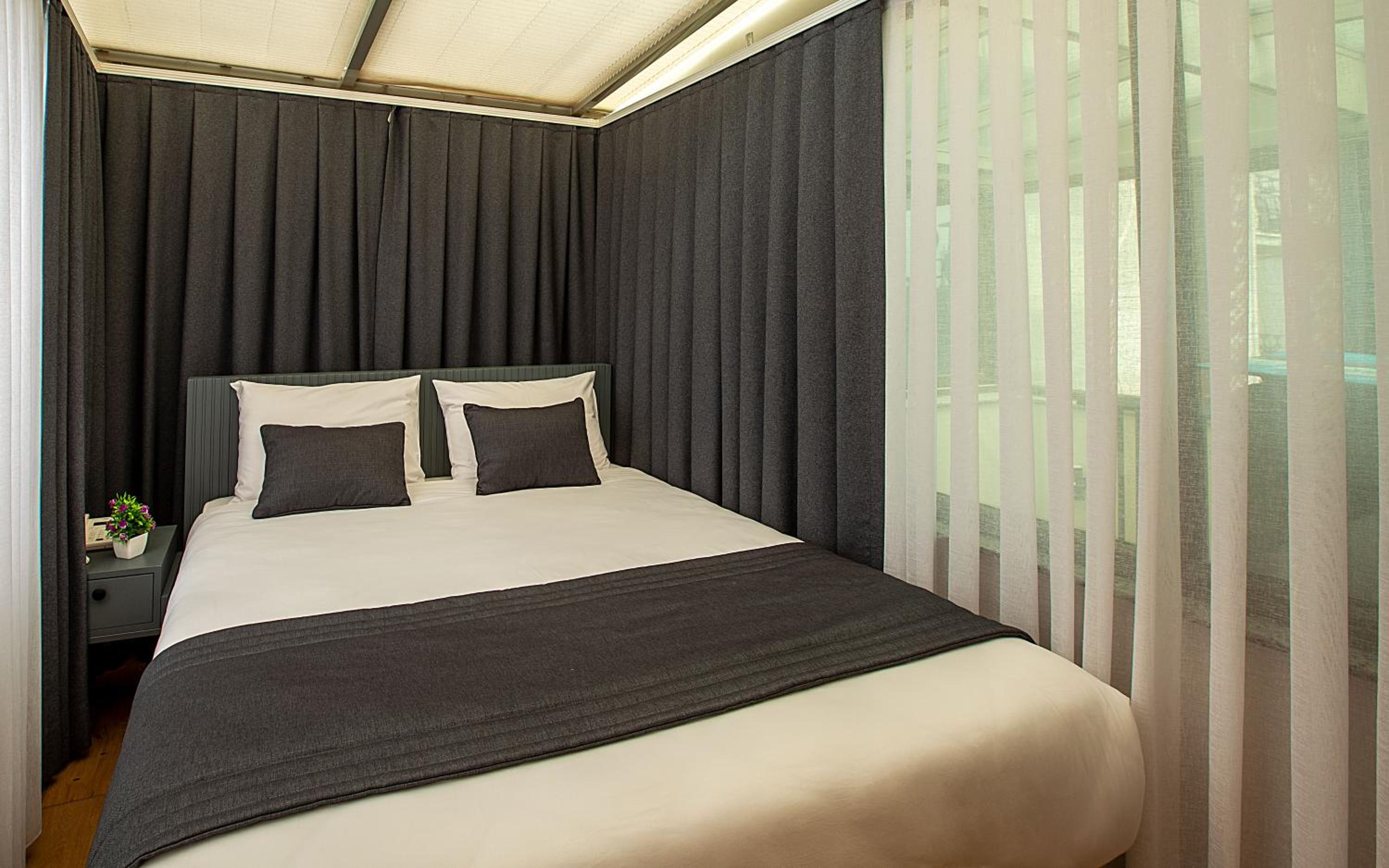 Deluxe Junior Suite photo 3