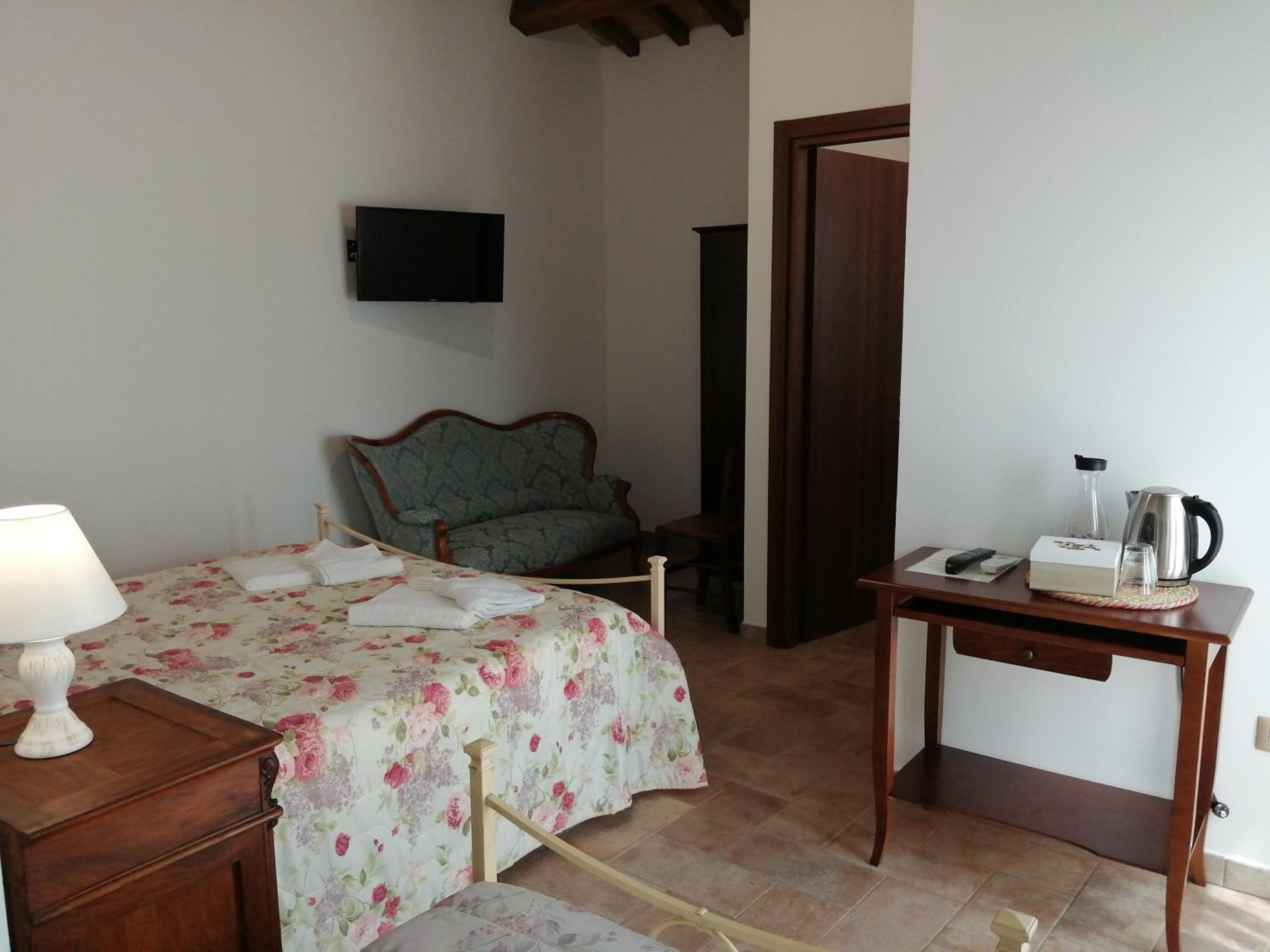 Triple Room with Private Bathroom photo 2