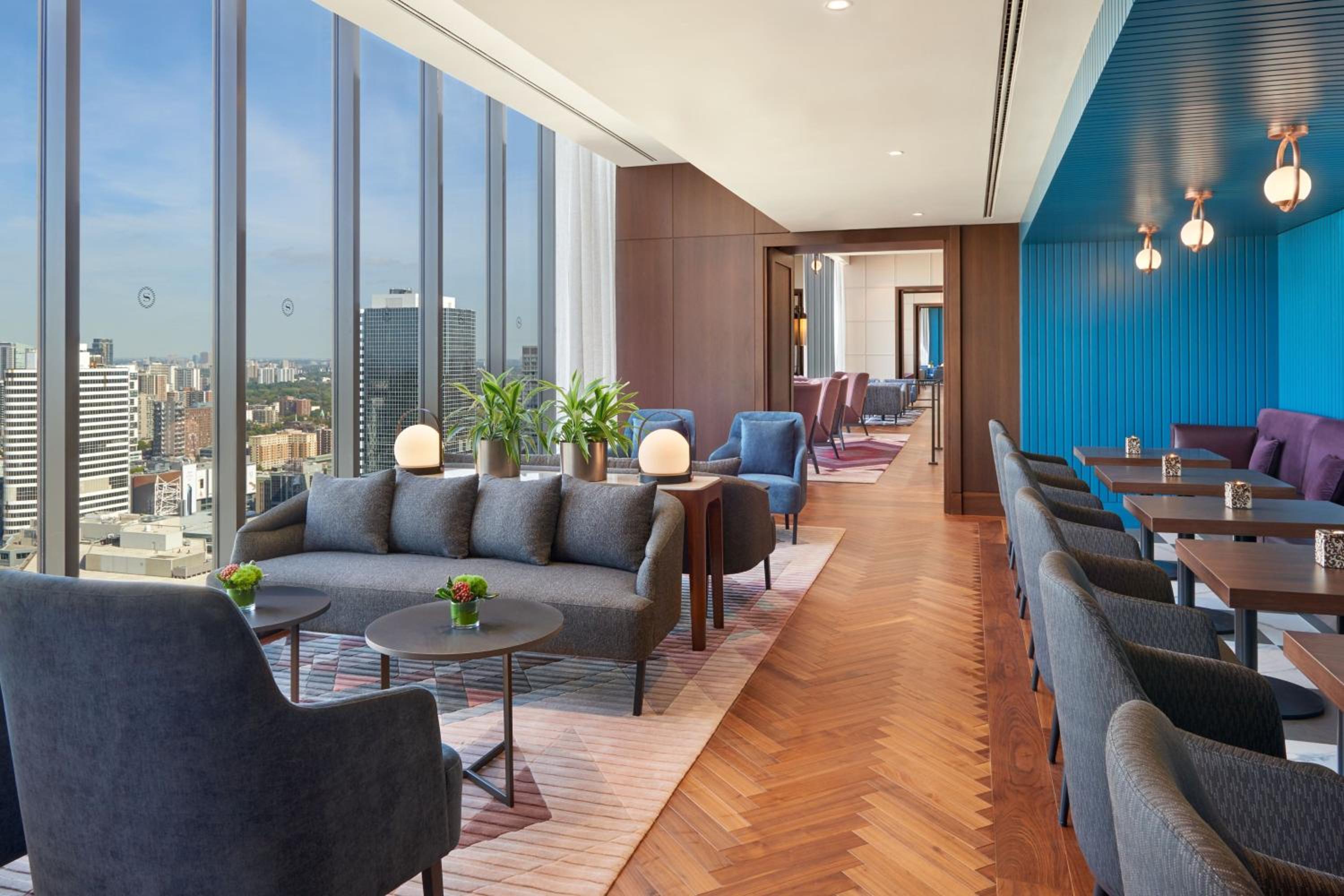 Club Lounge Access, 1 Queen, Premium Guest Room - Photo 8