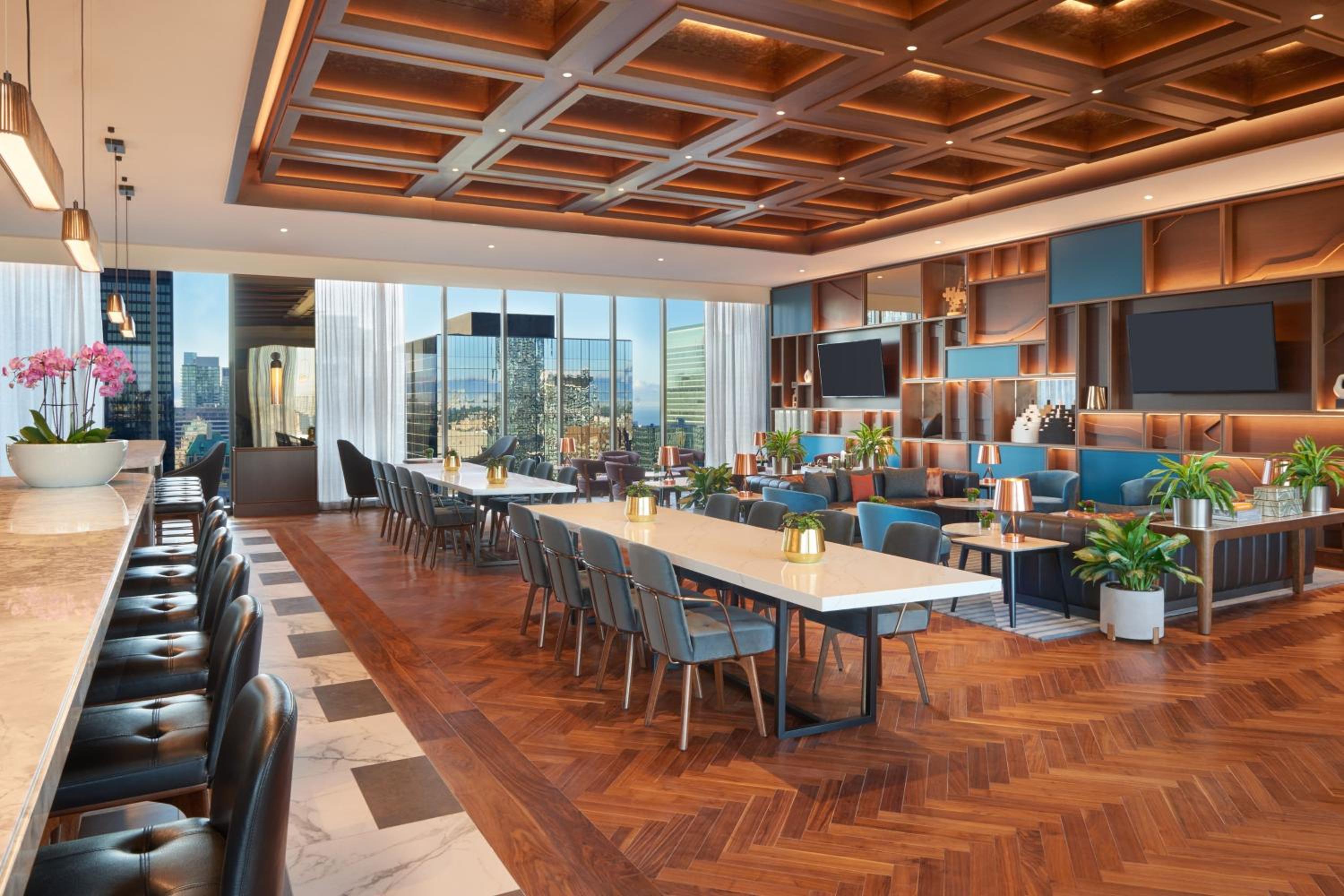 Club Lounge Access, 1 Queen, Premium Guest Room - Photo 7