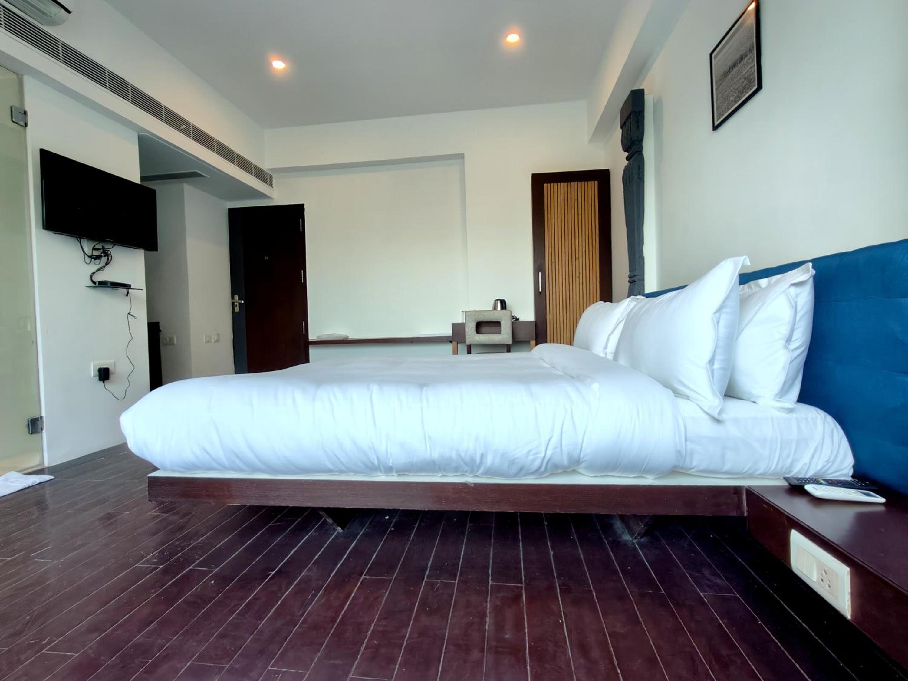 Deluxe King Room photo 1