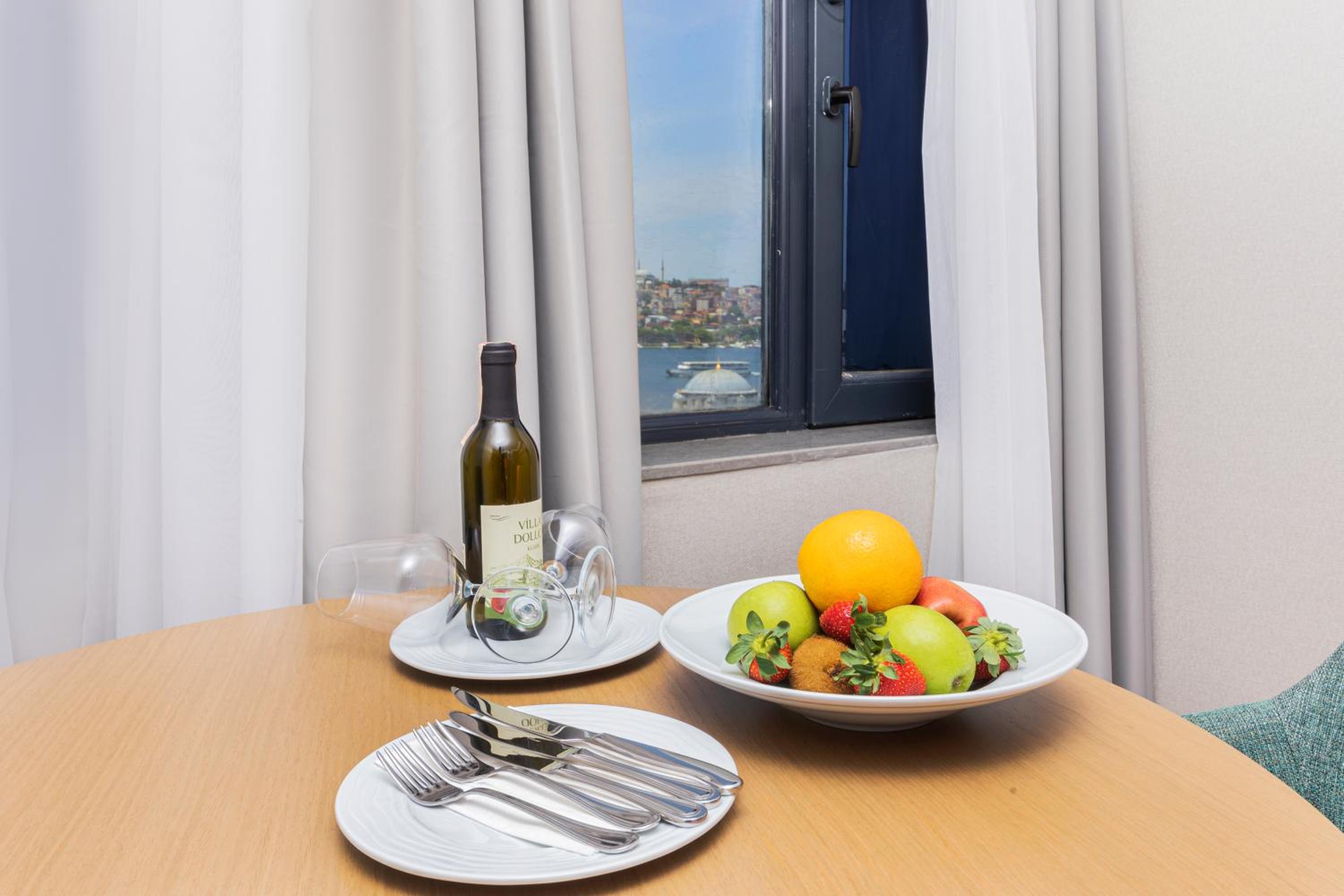 Junior Suite with Sea View thumbnail 5