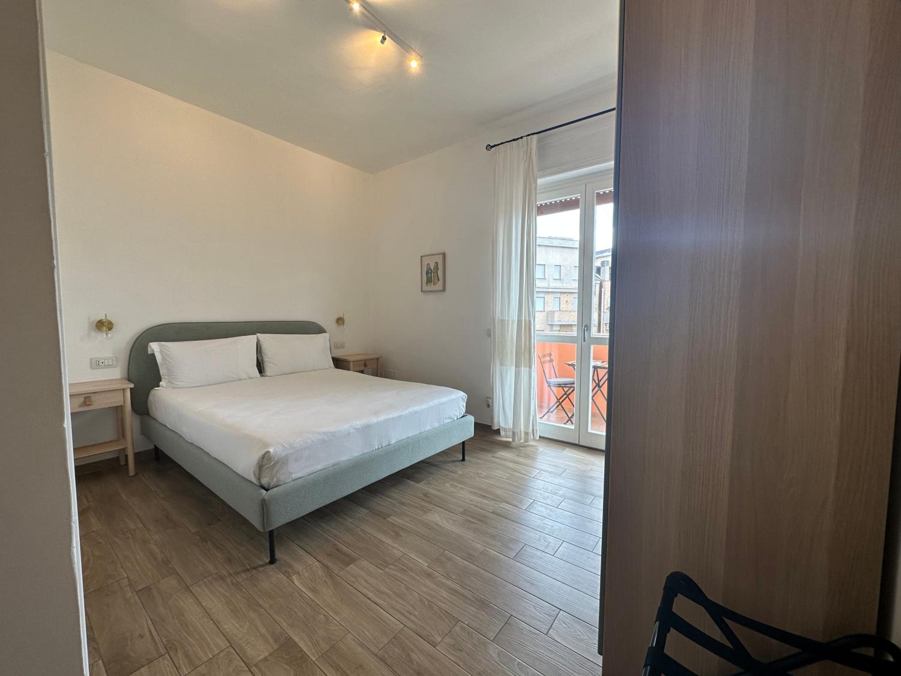 Superior Double Room with Balcony - Photo 11
