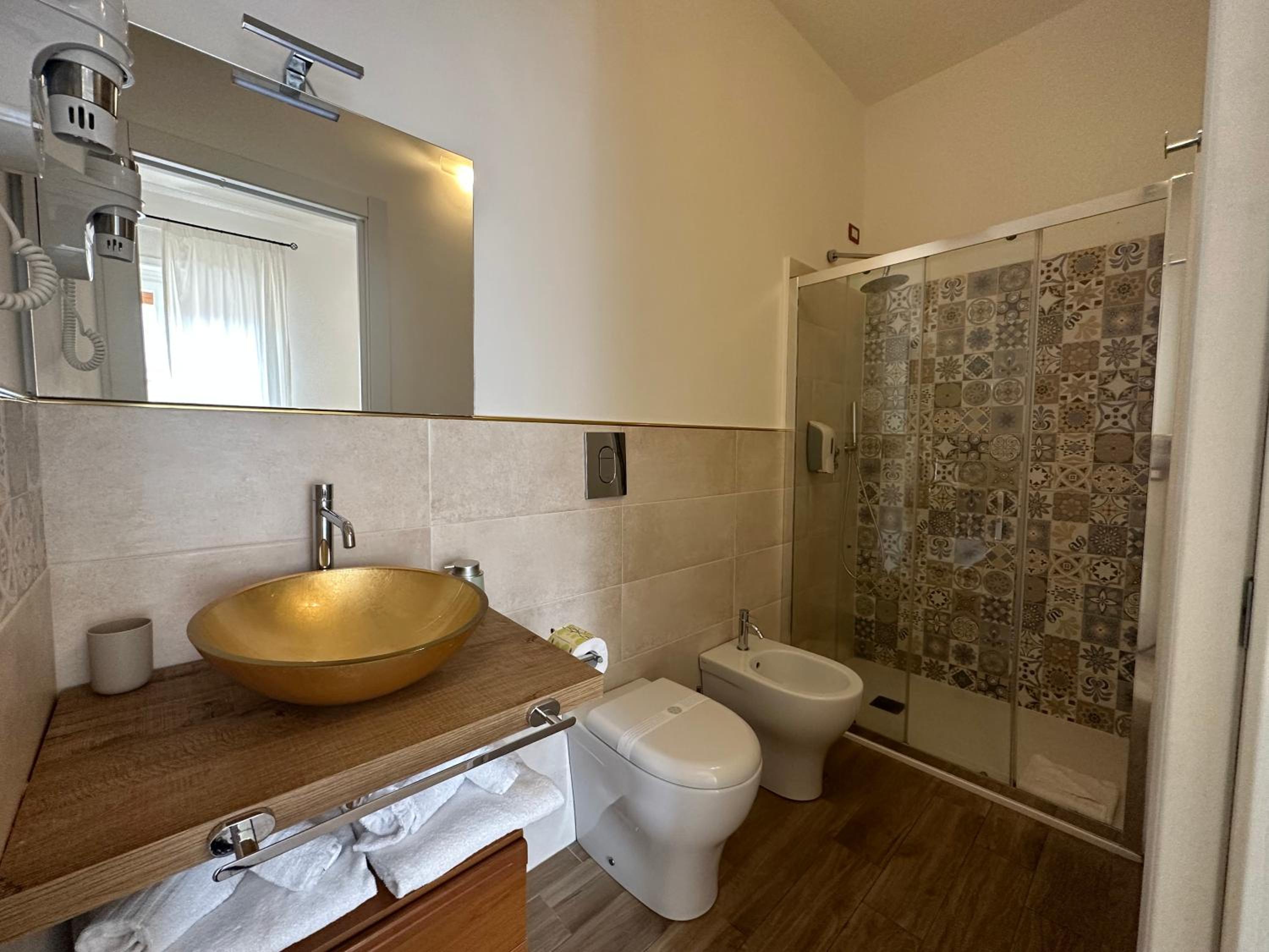 Superior Double Room with Balcony - Photo 9