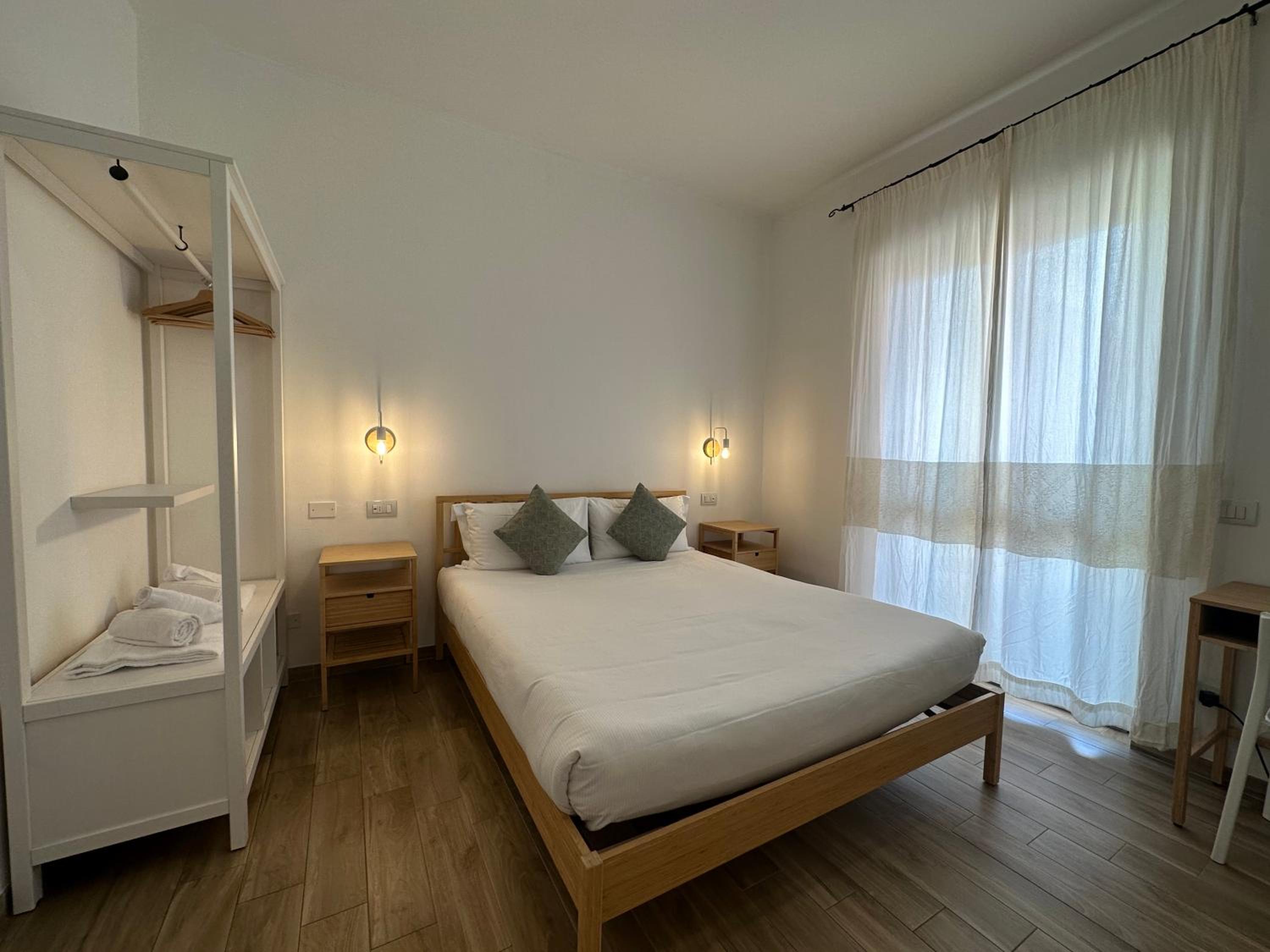 Deluxe Double Room with Extra Bed - Photo 12