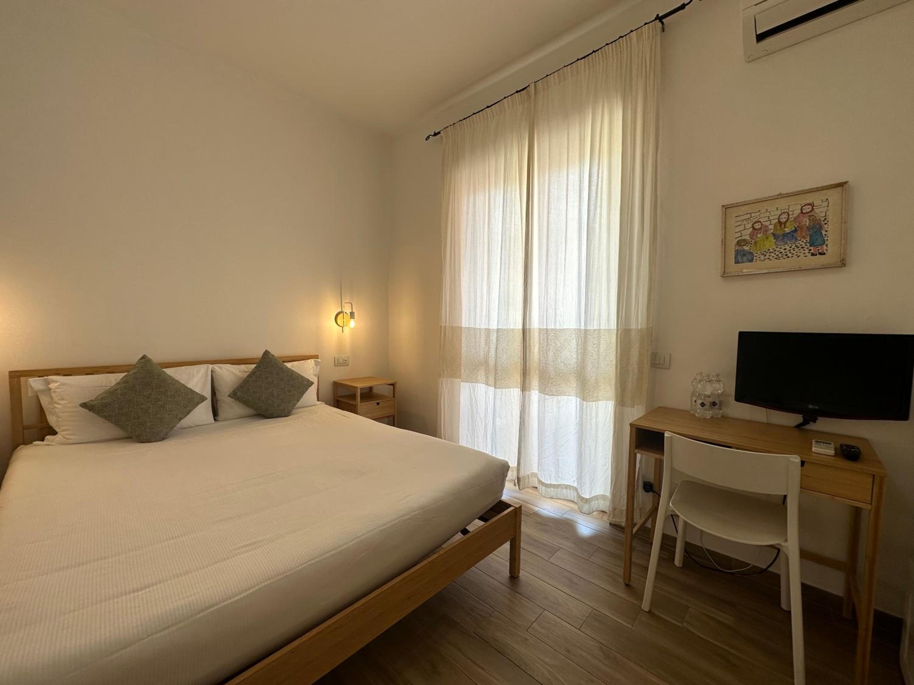 Deluxe Double Room with Extra Bed - Photo 11