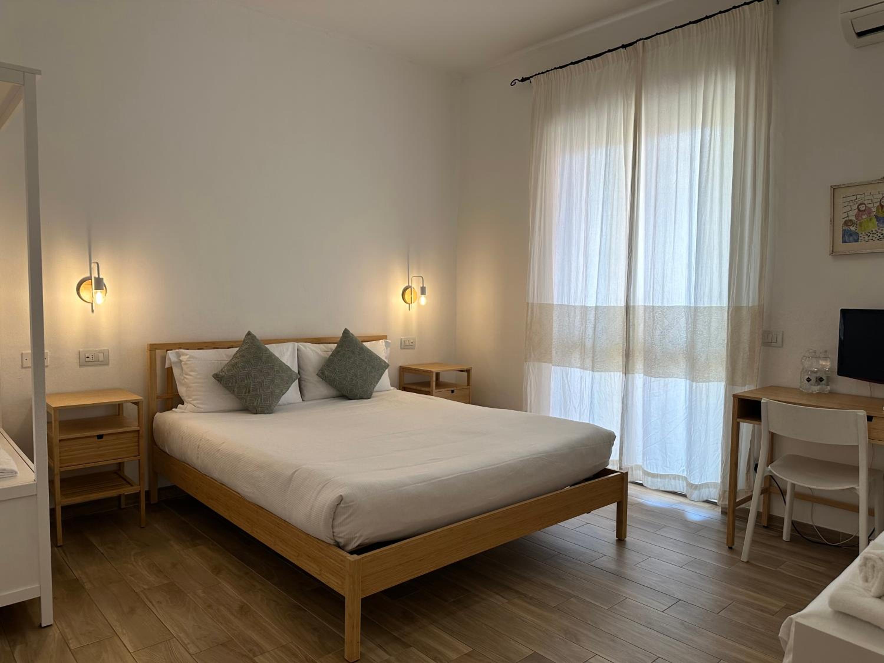 Deluxe Double Room with Extra Bed - Photo 13