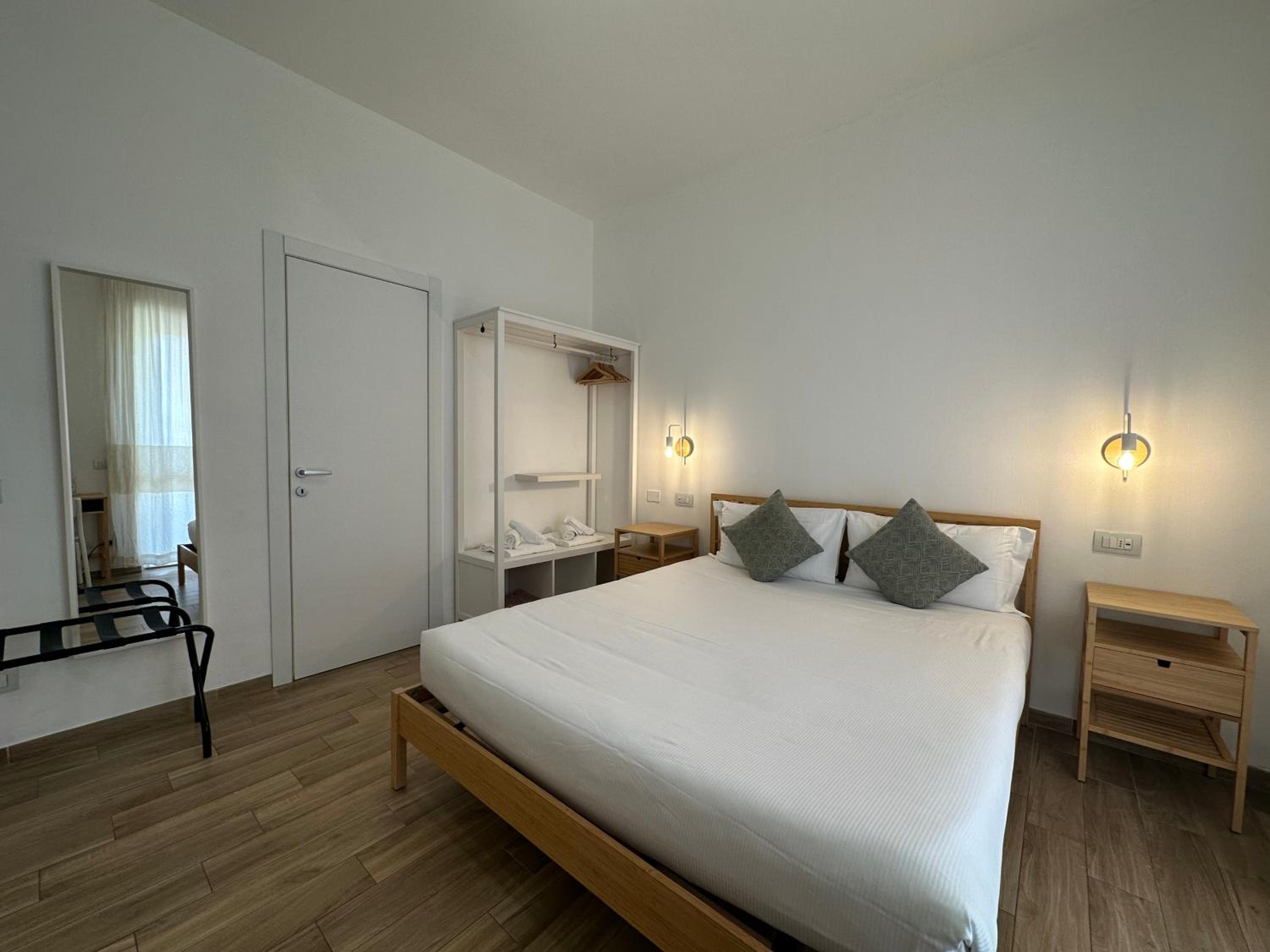 Deluxe Double Room with Extra Bed - Photo 5