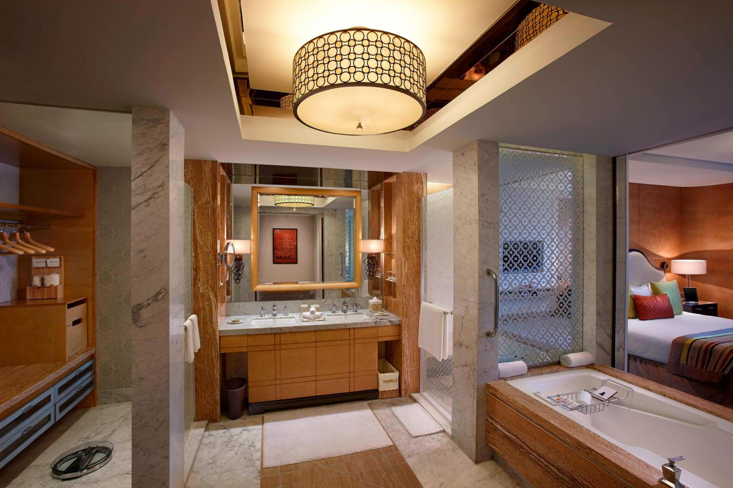 Towers, Larger Guest room, 1 King or 2 Twin/Single Beds - Photo 3