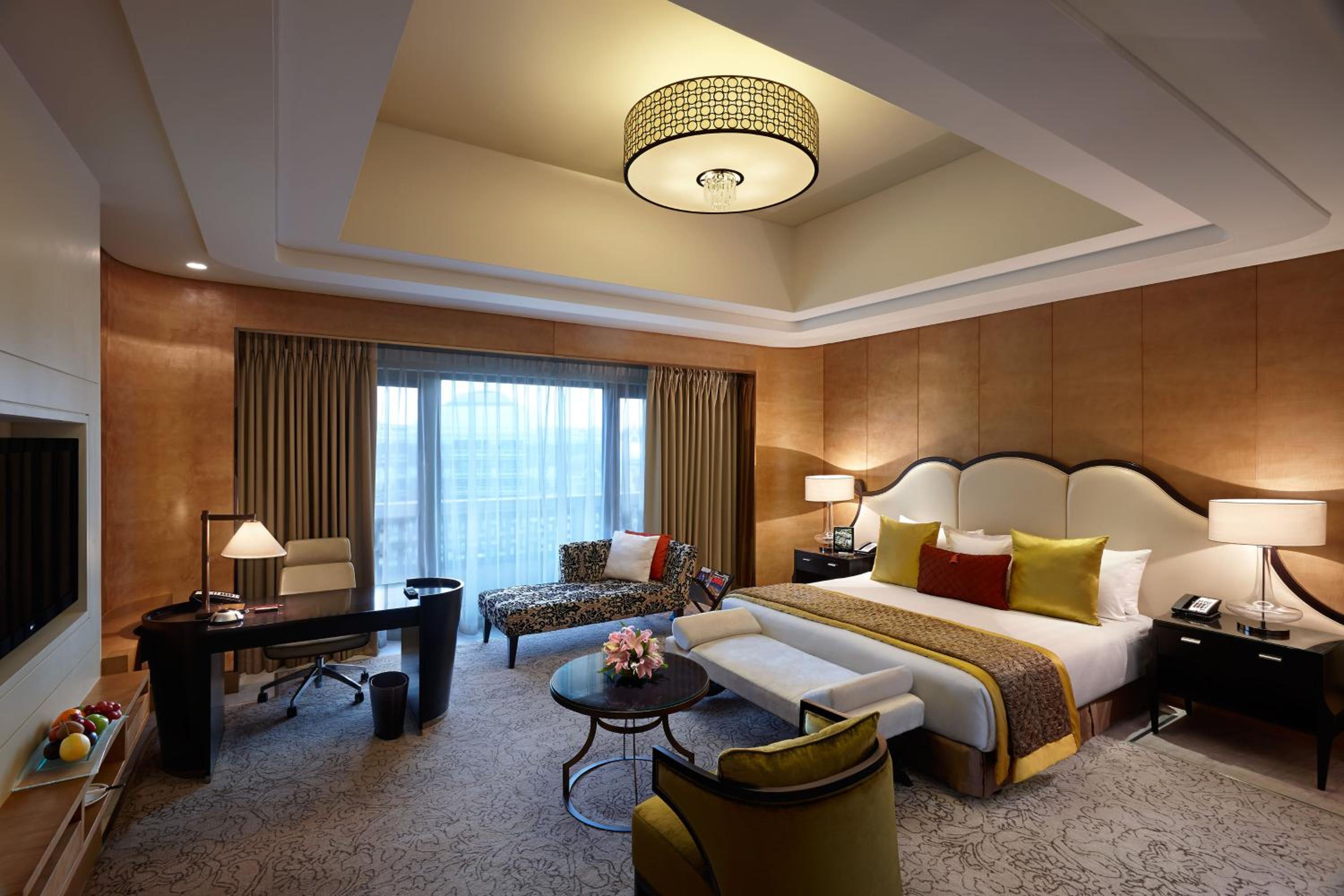 ITC One, Larger Guest room, 1 King or 2 Twin/Single Bed(s) - Photo 1