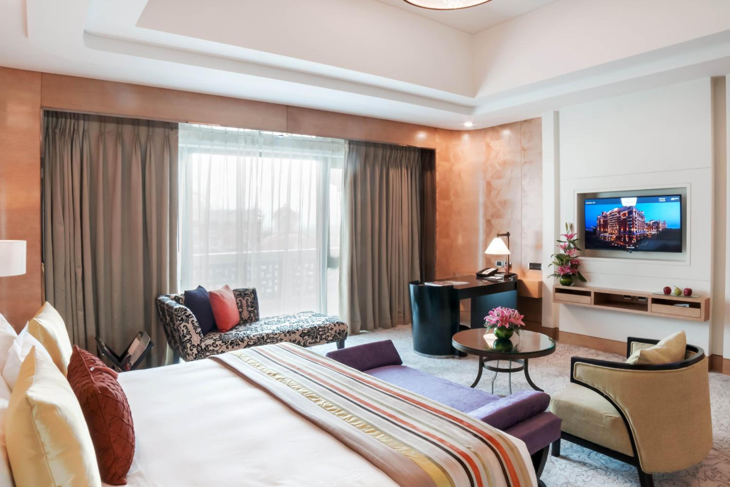 ITC One, Larger Guest room, 1 King or 2 Twin/Single Bed(s) - Photo 2