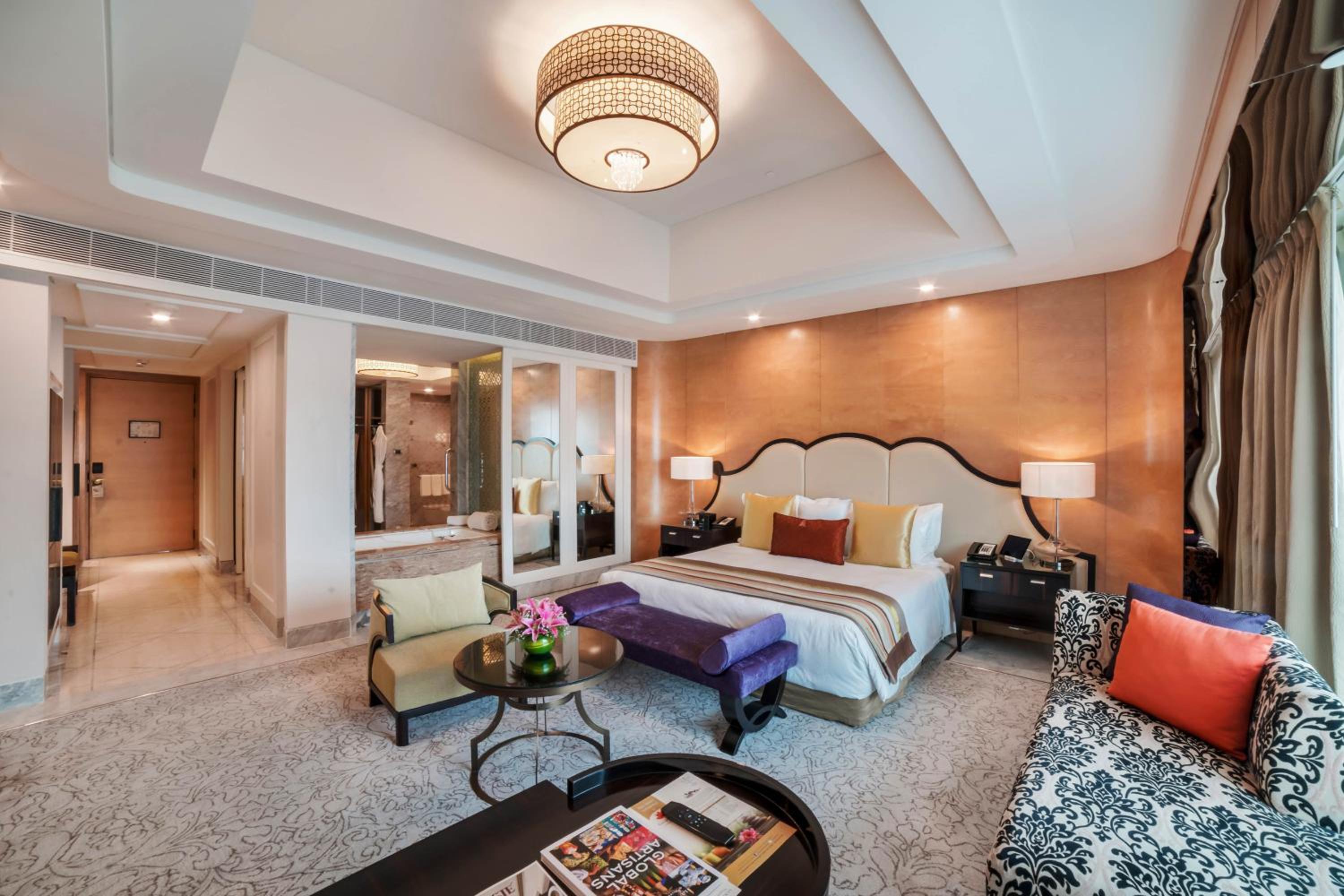 ITC One, Larger Guest room, 1 King or 2 Twin/Single Bed(s) - Photo 3