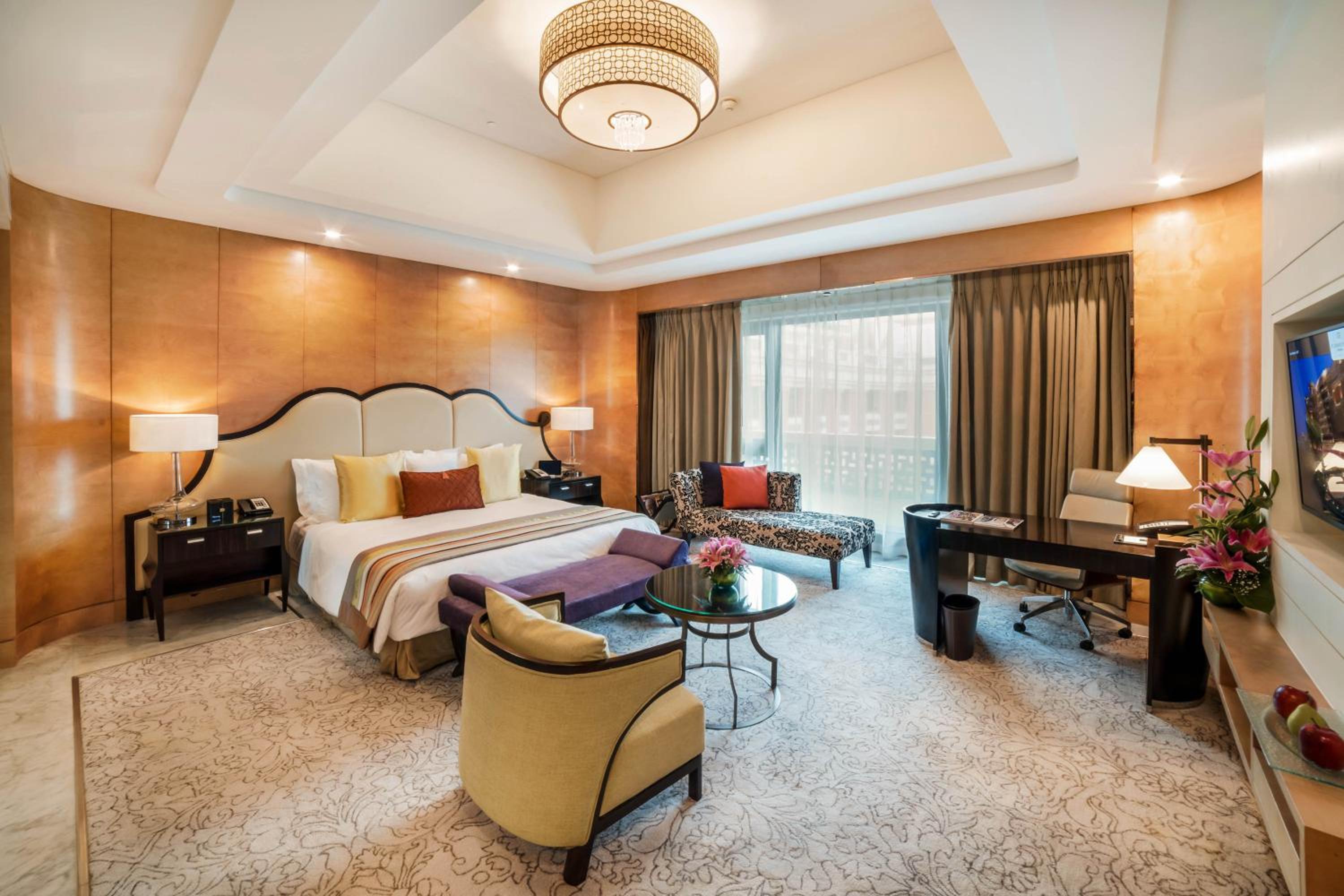 ITC One, Larger Guest room, 1 King or 2 Twin/Single Bed(s) - Photo 4