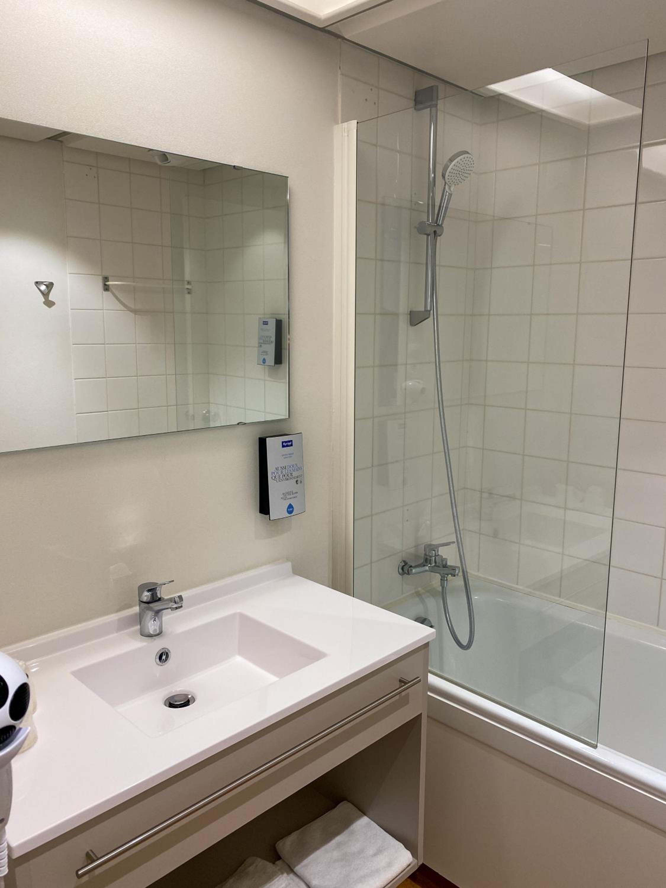Double Room - Photo 7