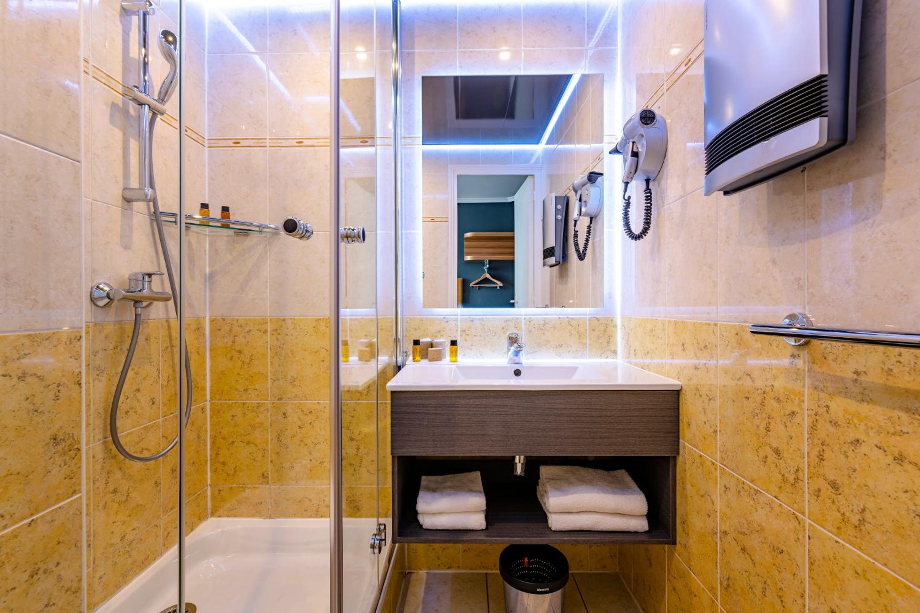 Comfort Double or Twin Room - Access to swimming pool/fitness included - Photo 2