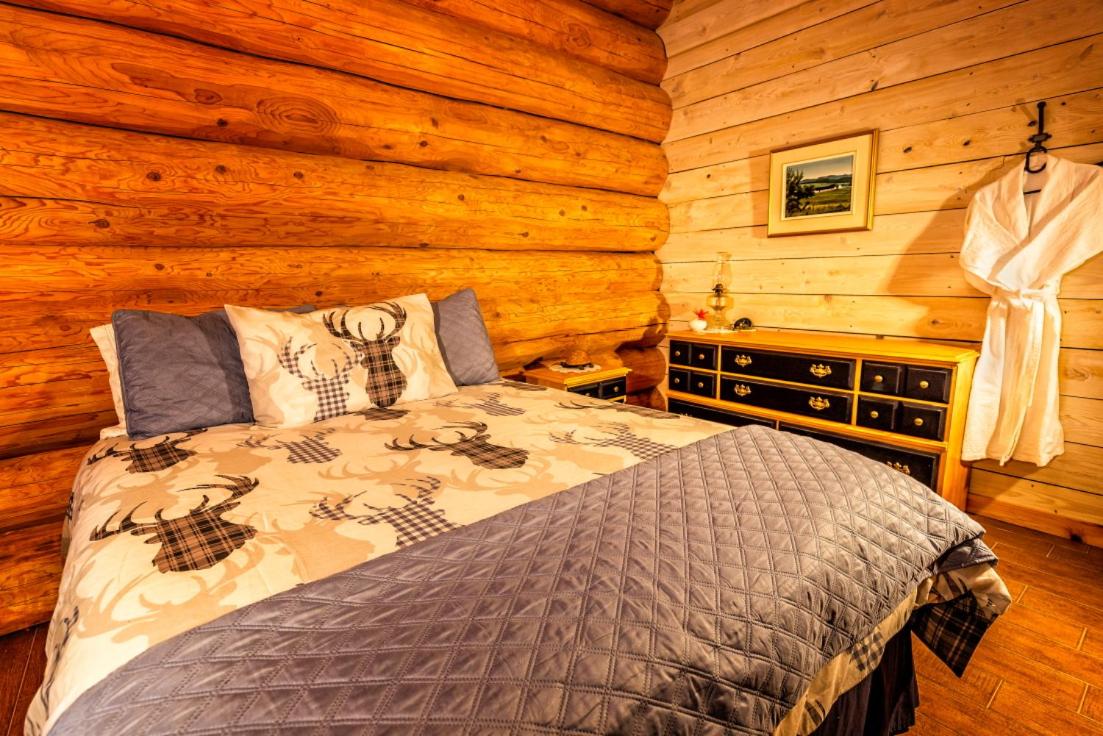 Queen Room with Spa Bath
