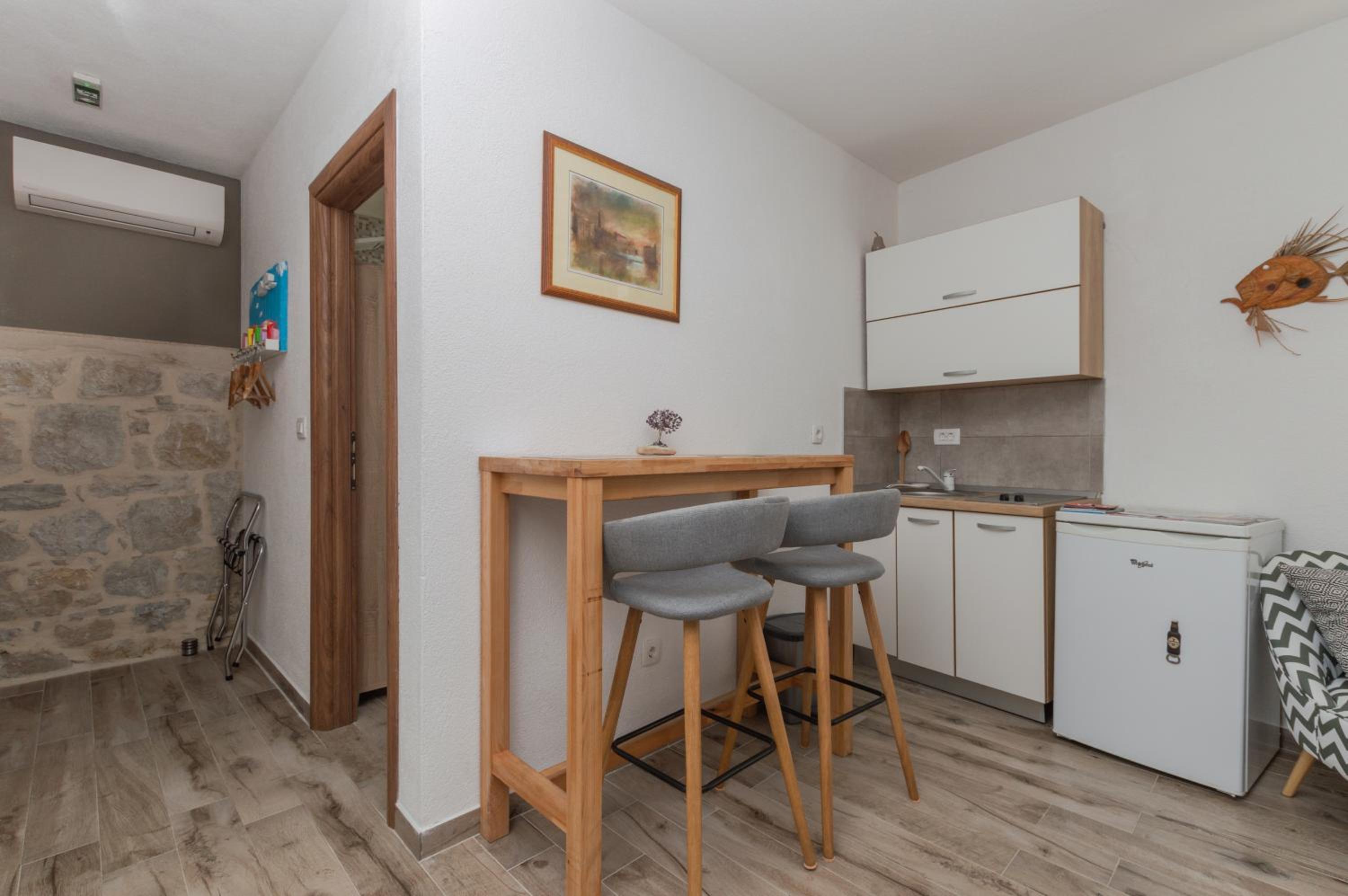 Studio Apartment - Photo 19