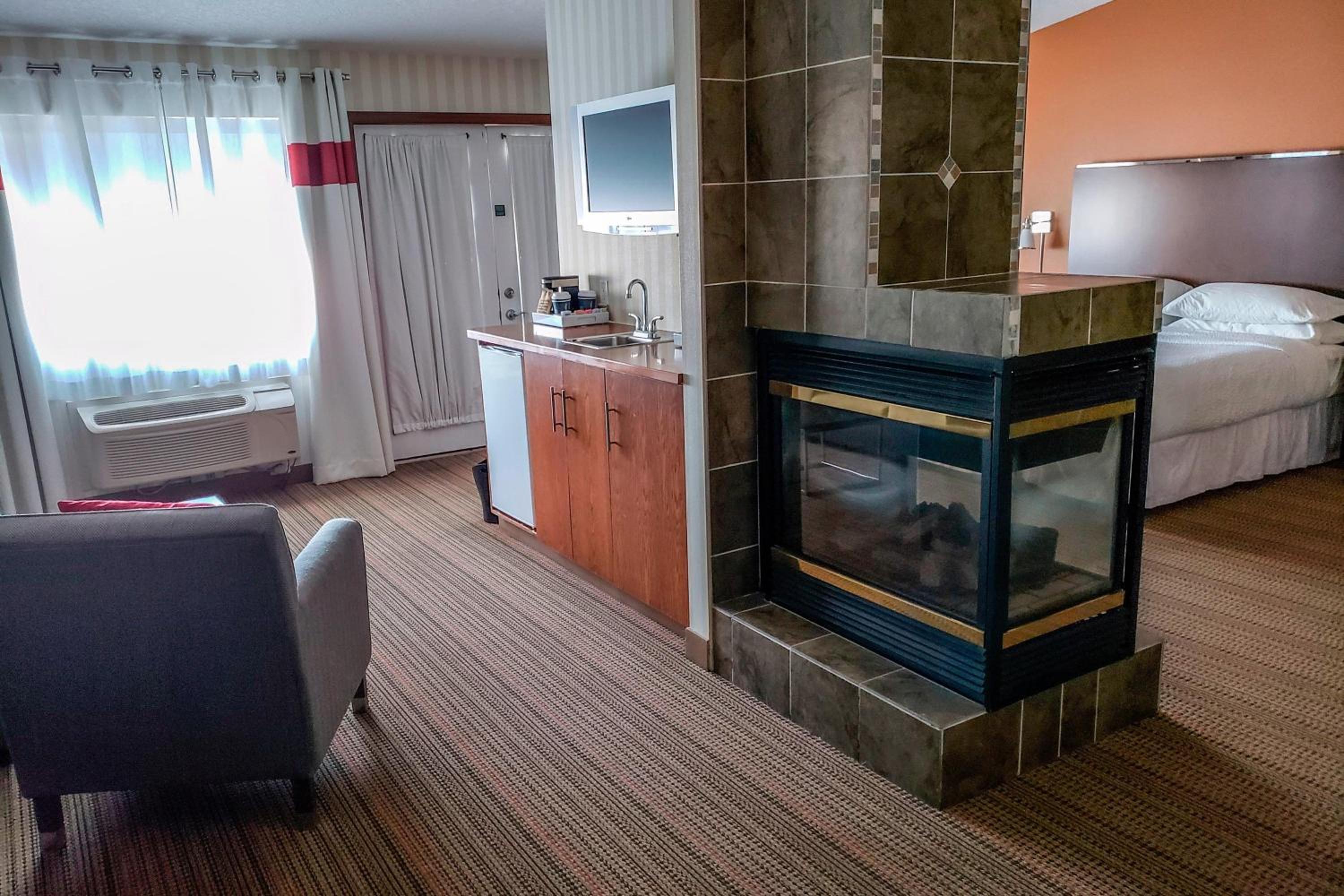 Suite, 1 King, Alternate bed: sofa bed