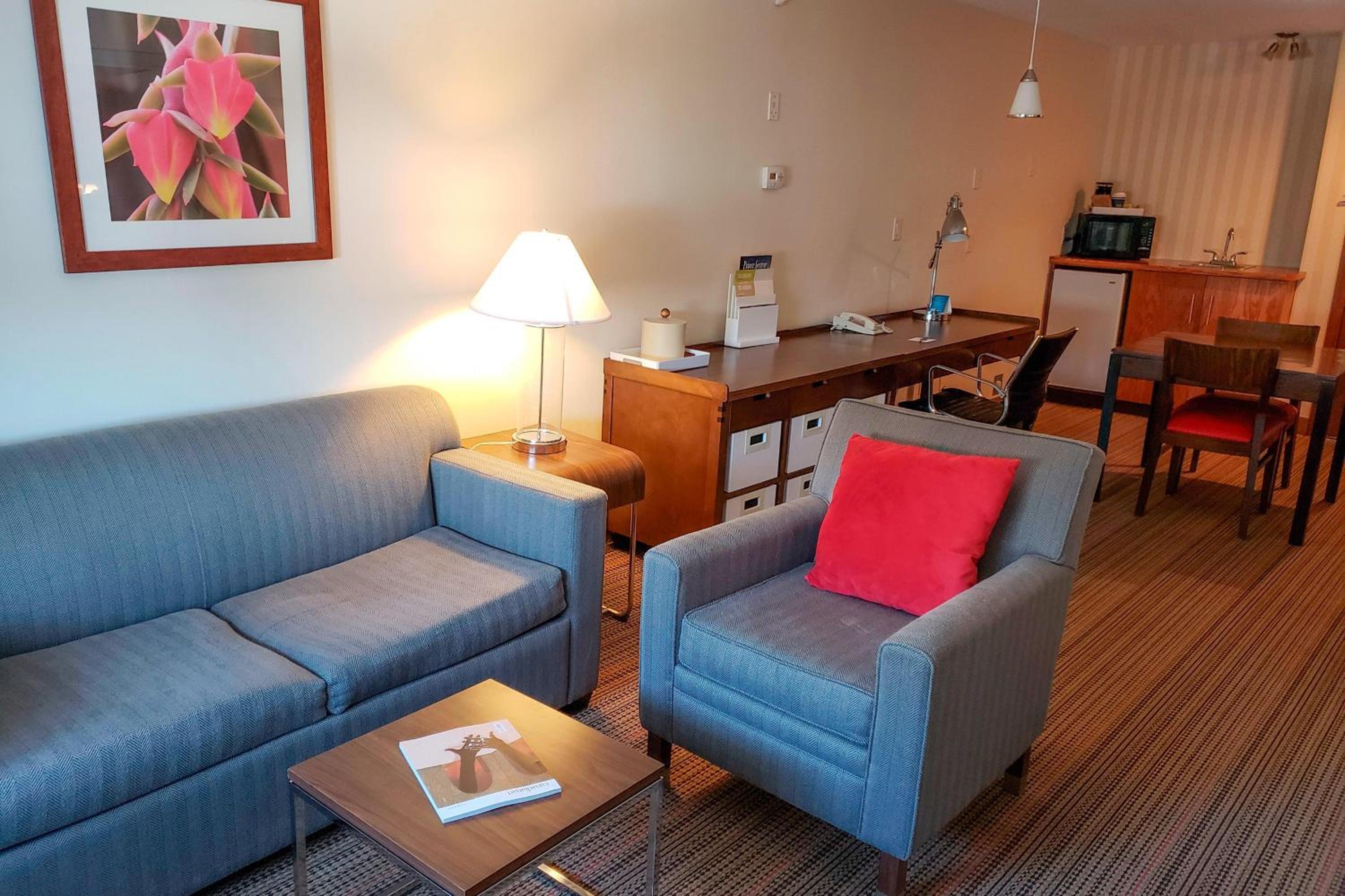 Suite, 1 Queen, Alternate Bed: Sofa Bed