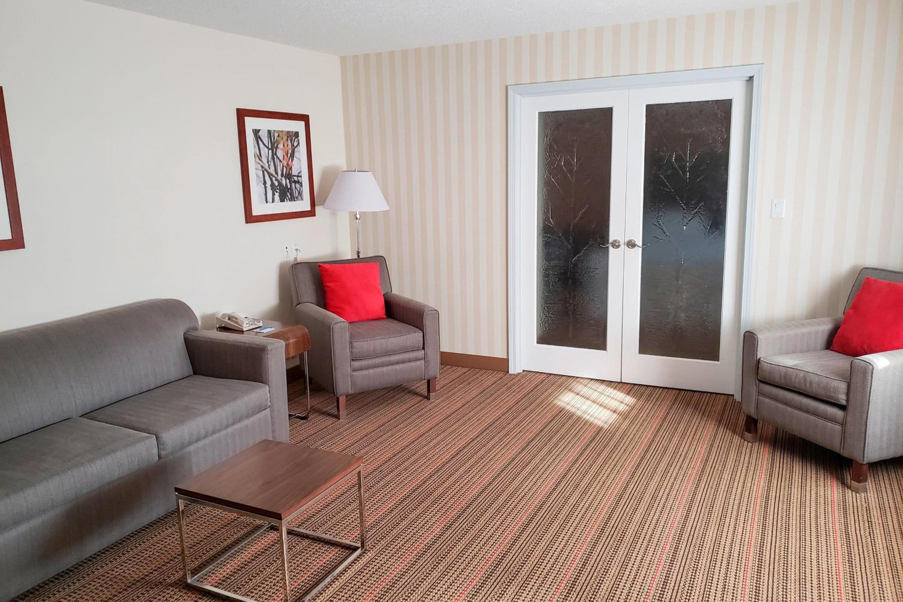 Executive Suite, 1 King, Alternate Bed: Sofa Bed