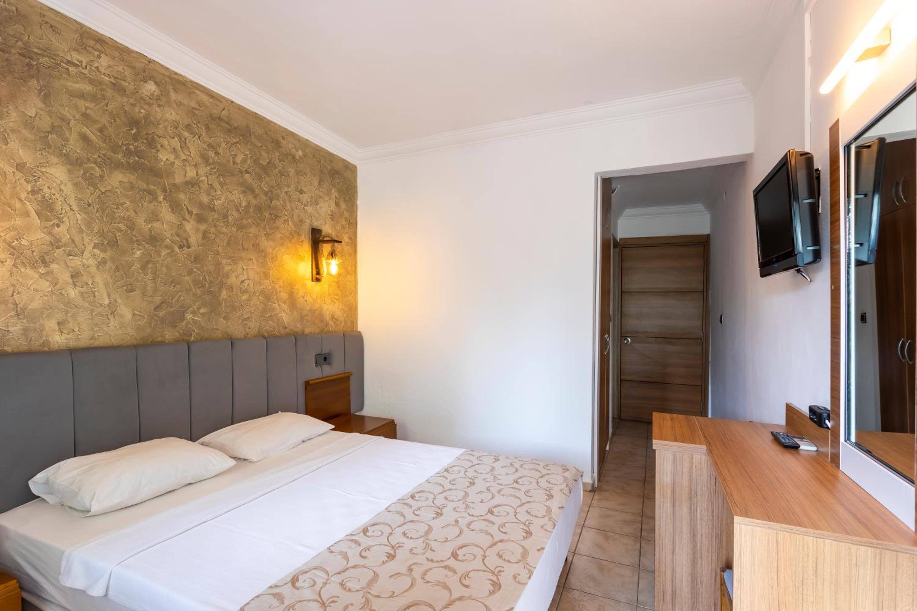 Budget Double Room photo 1