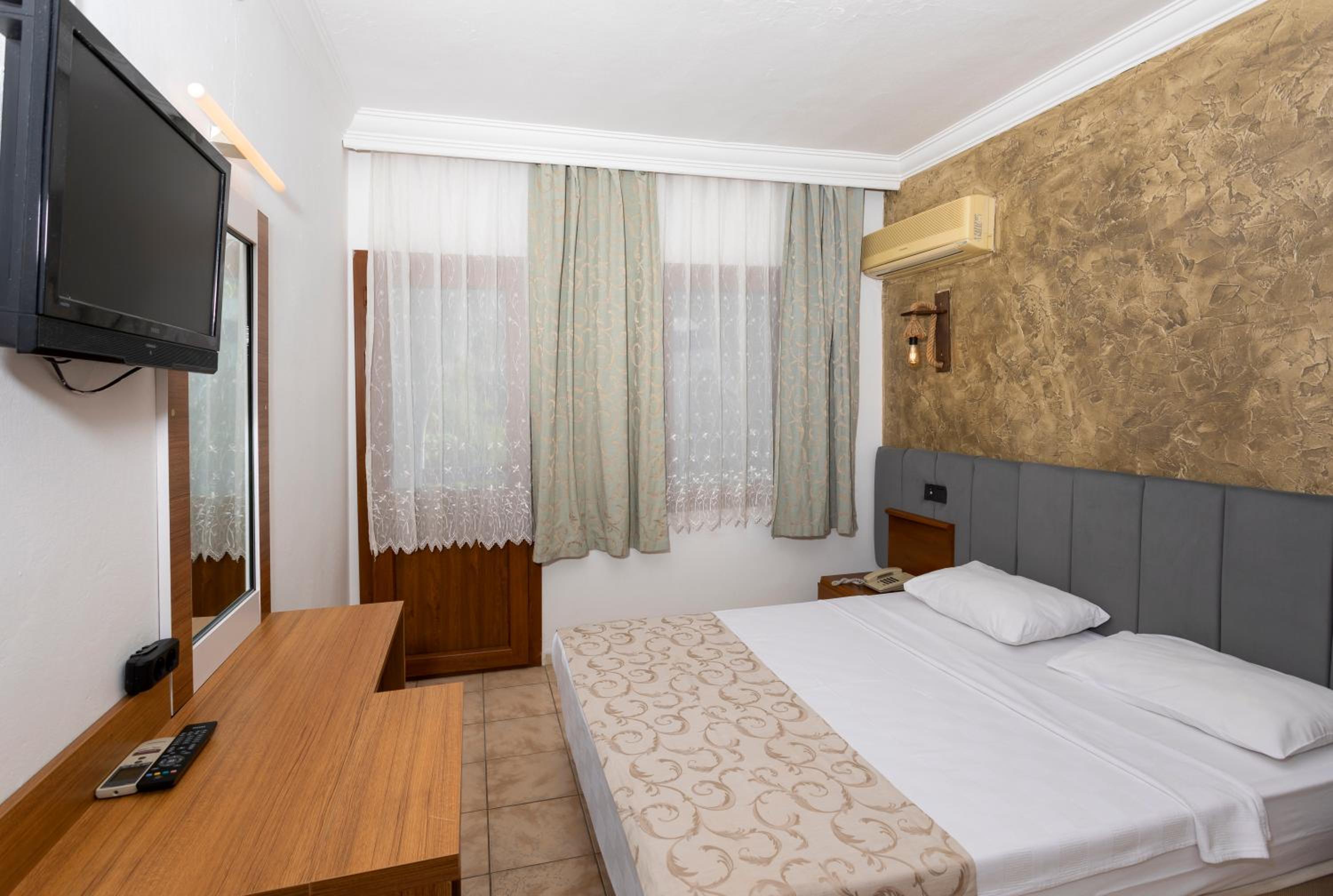 Budget Double Room photo 3