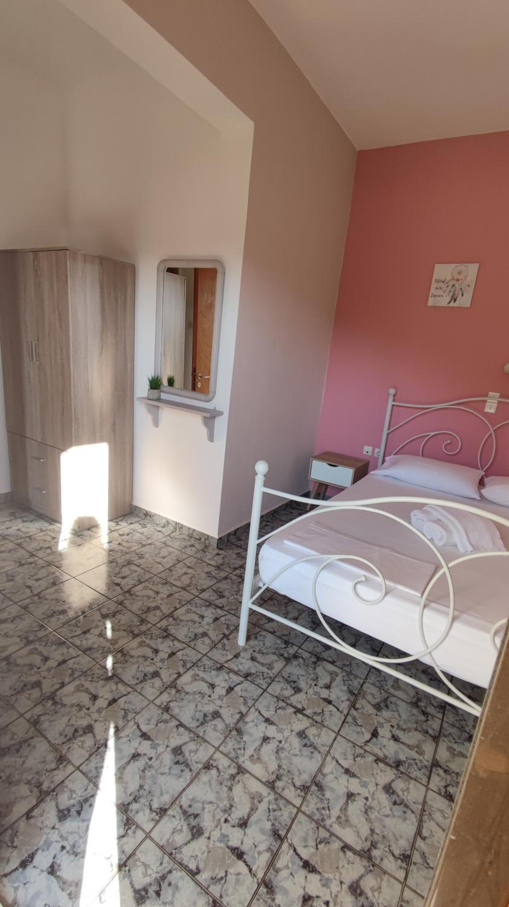 Apartment with Sea View - Photo 4