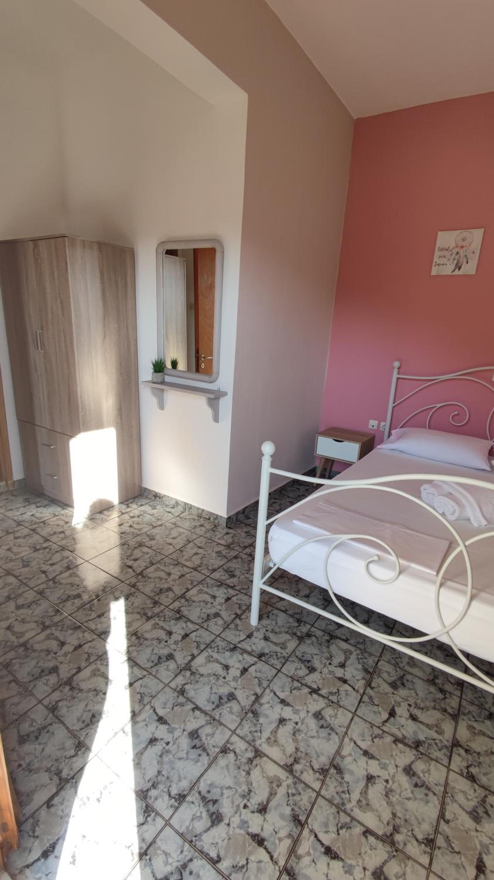 Apartment with Sea View - Photo 5