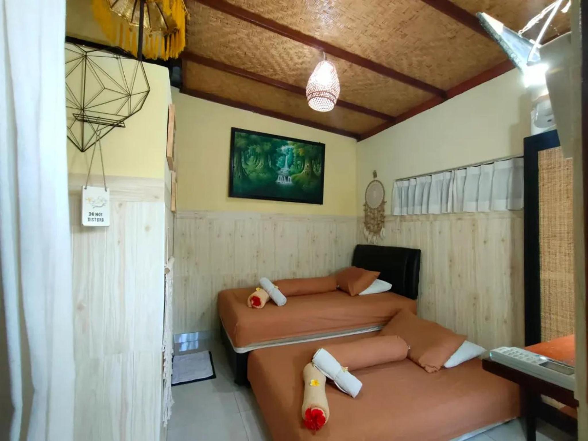 Twin Room with Private Bathroom photo 2