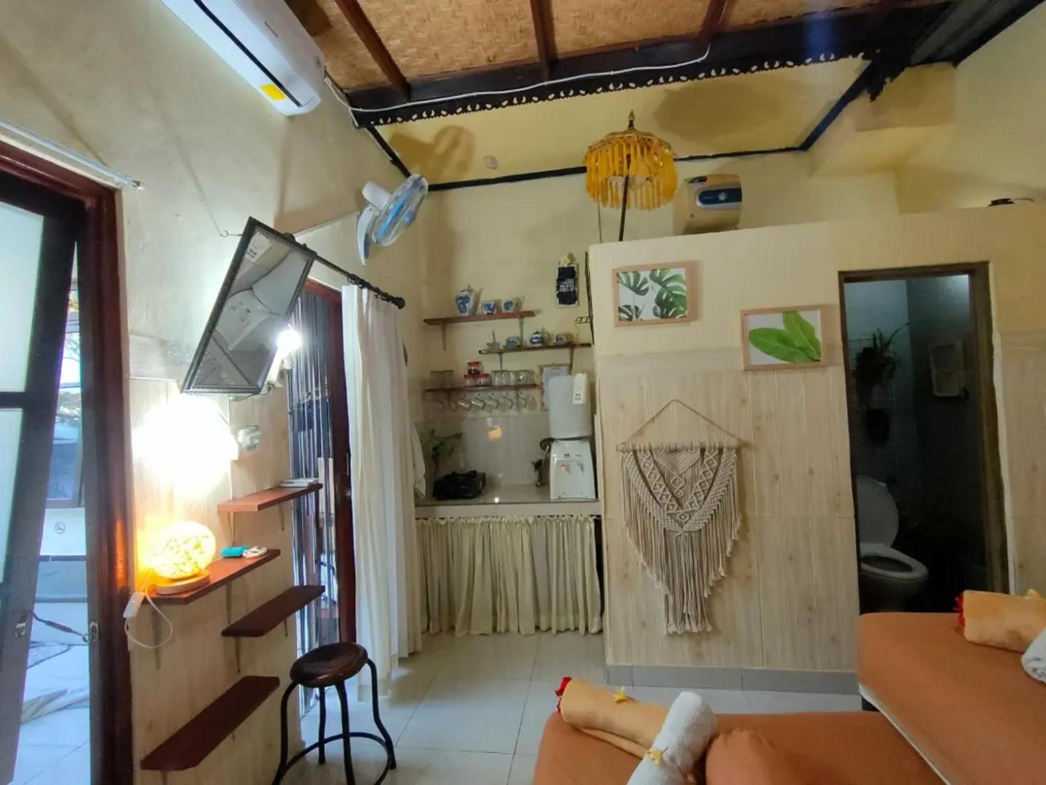 Twin Room with Private Bathroom photo 3