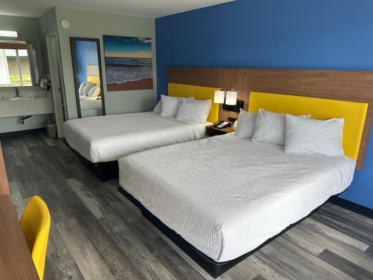 Suite with Two Queen Beds - Non-Smoking - Photo 2