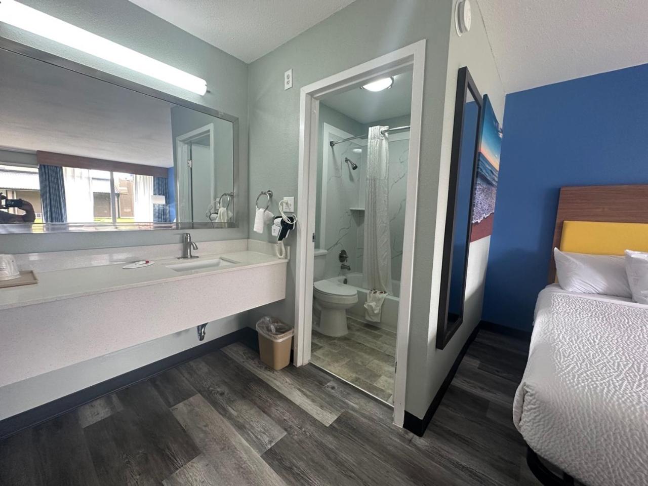 Suite with Two Queen Beds - Non-Smoking - Photo 4