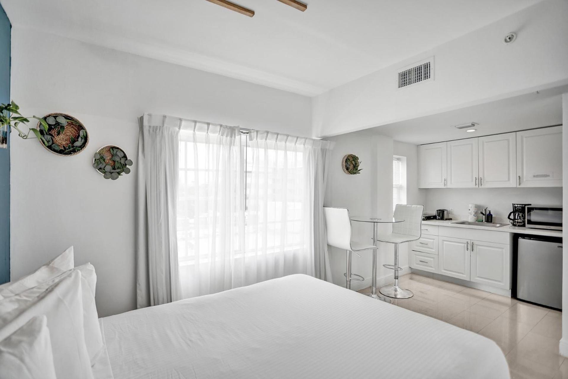 Superior One-Bedroom Suite with Kitchen