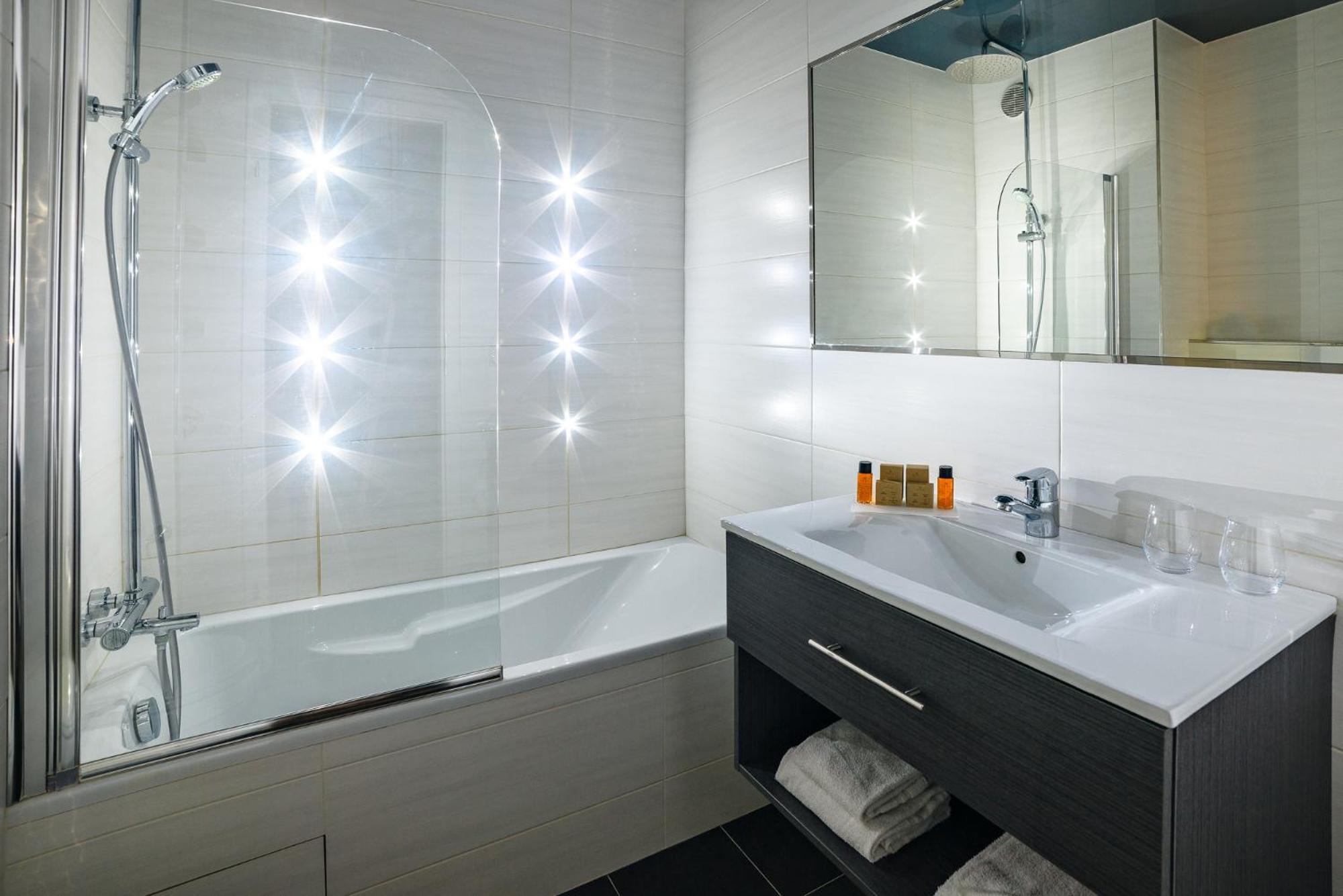 Triple Room - Access to swimming pool/fitness included photo 3