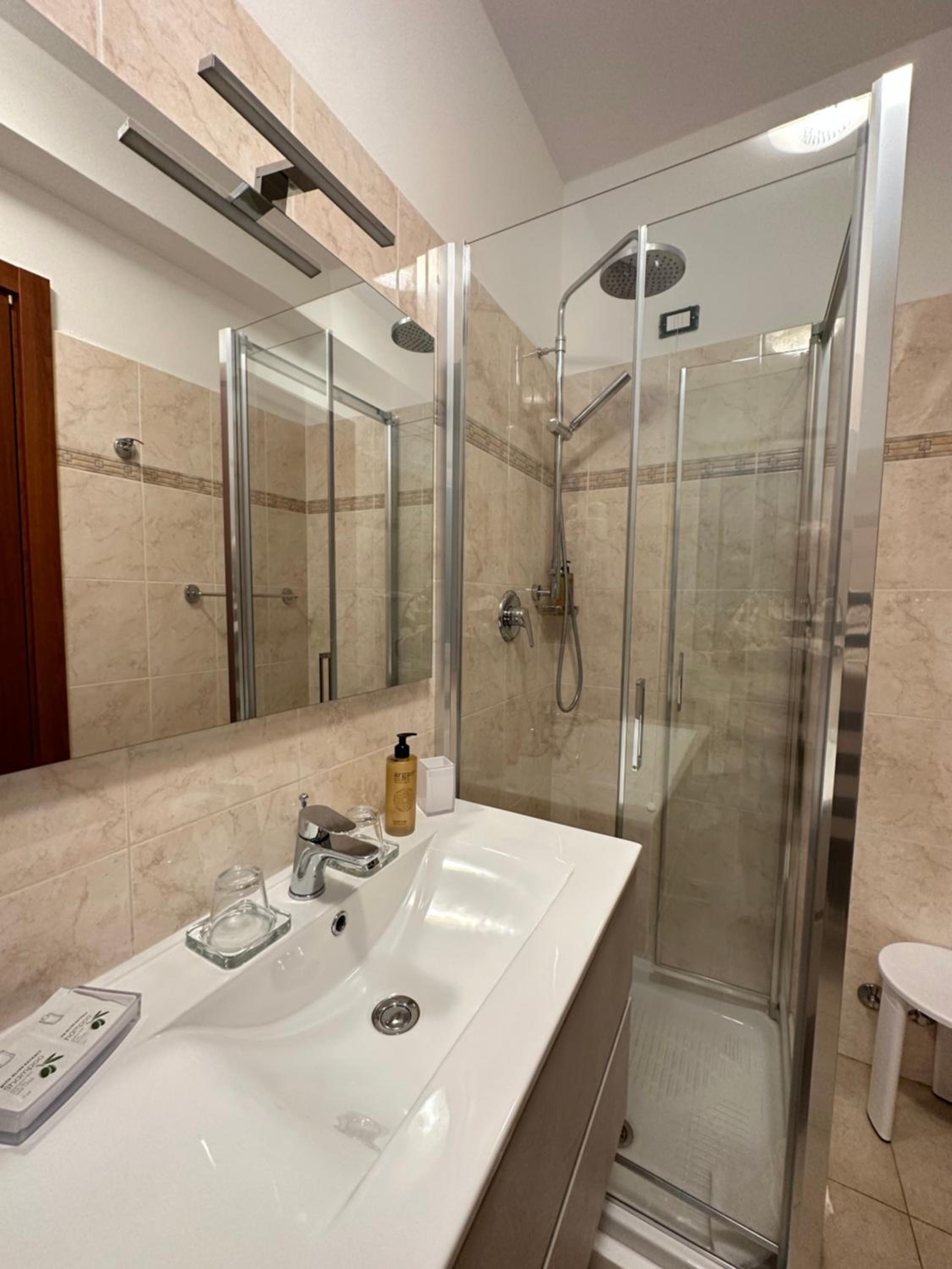 Double or Twin Room - Photo 13