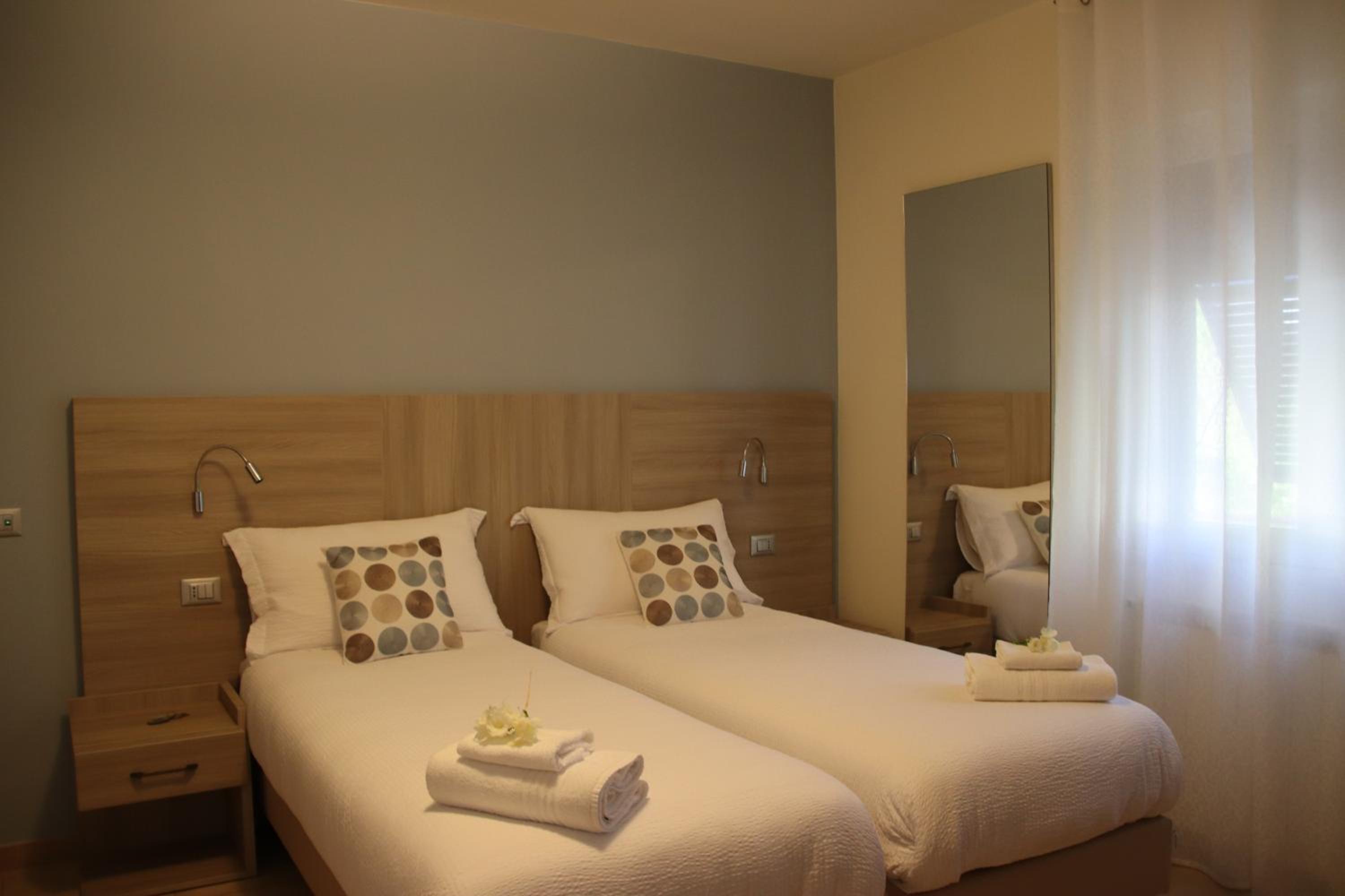 Double or Twin Room - Photo 12