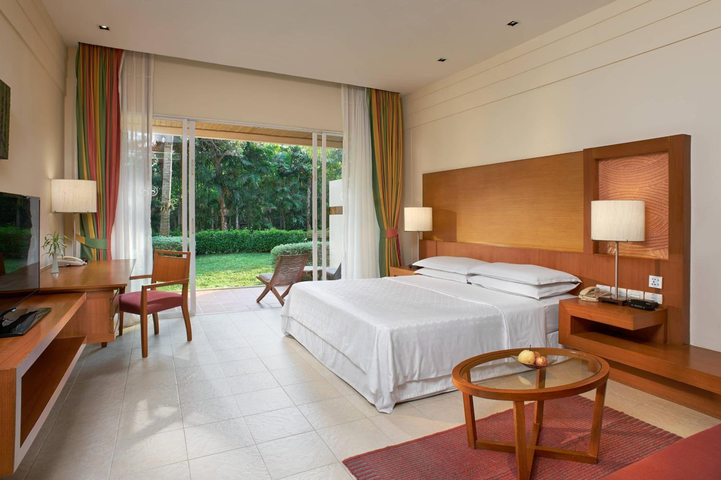 Garden Terrace, Guest room, 1 King, Garden Level - Photo 8