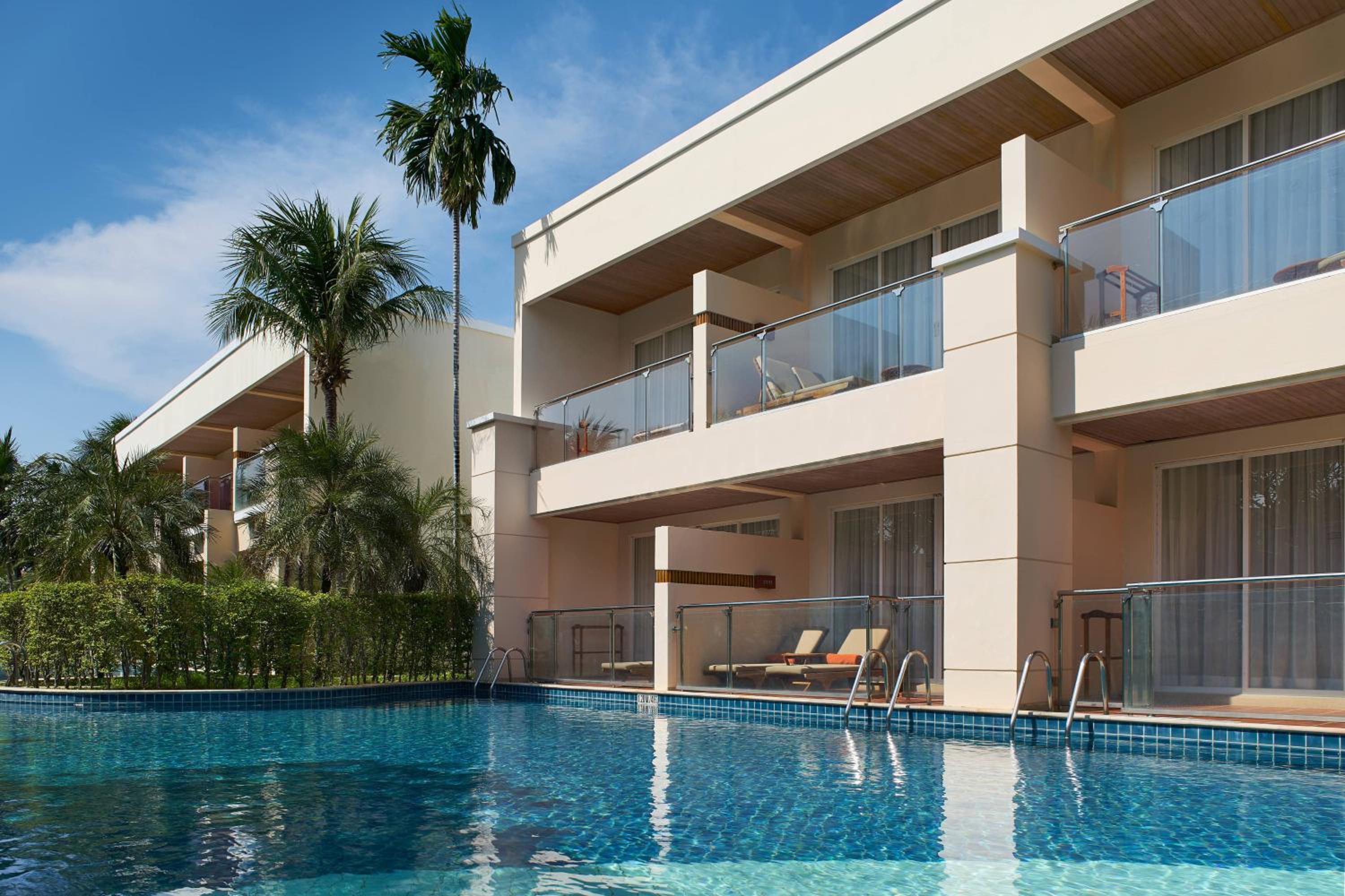 Lagoon View, Guest room, 1 King, Pool view, Balcony - Photo 5