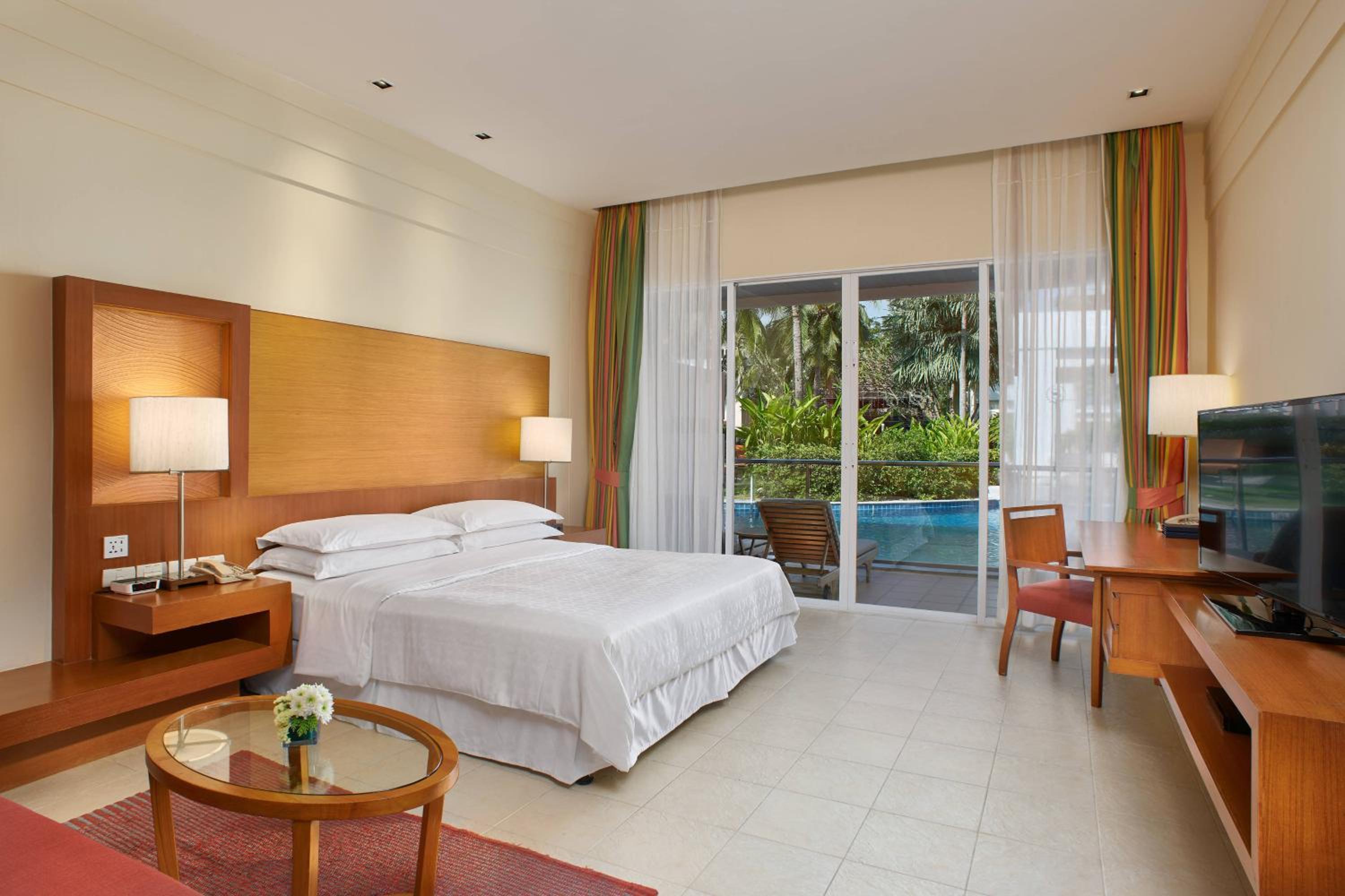 Lagoon Access, Guest room, 1 King, Poolside view - Photo 7