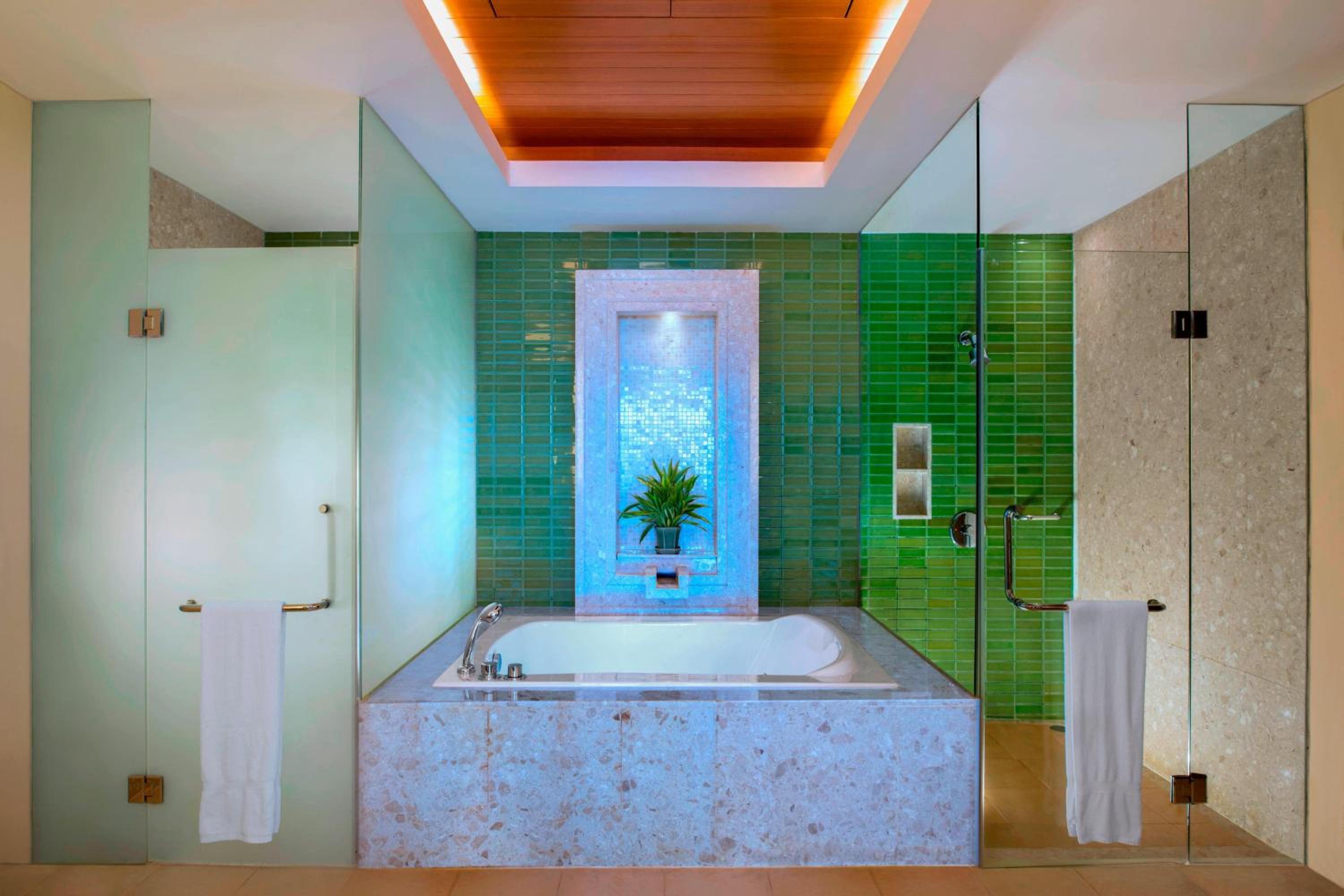 Lagoon Access Suite, 1 Bedroom Suite, 1 King, Poolside view - Photo 6
