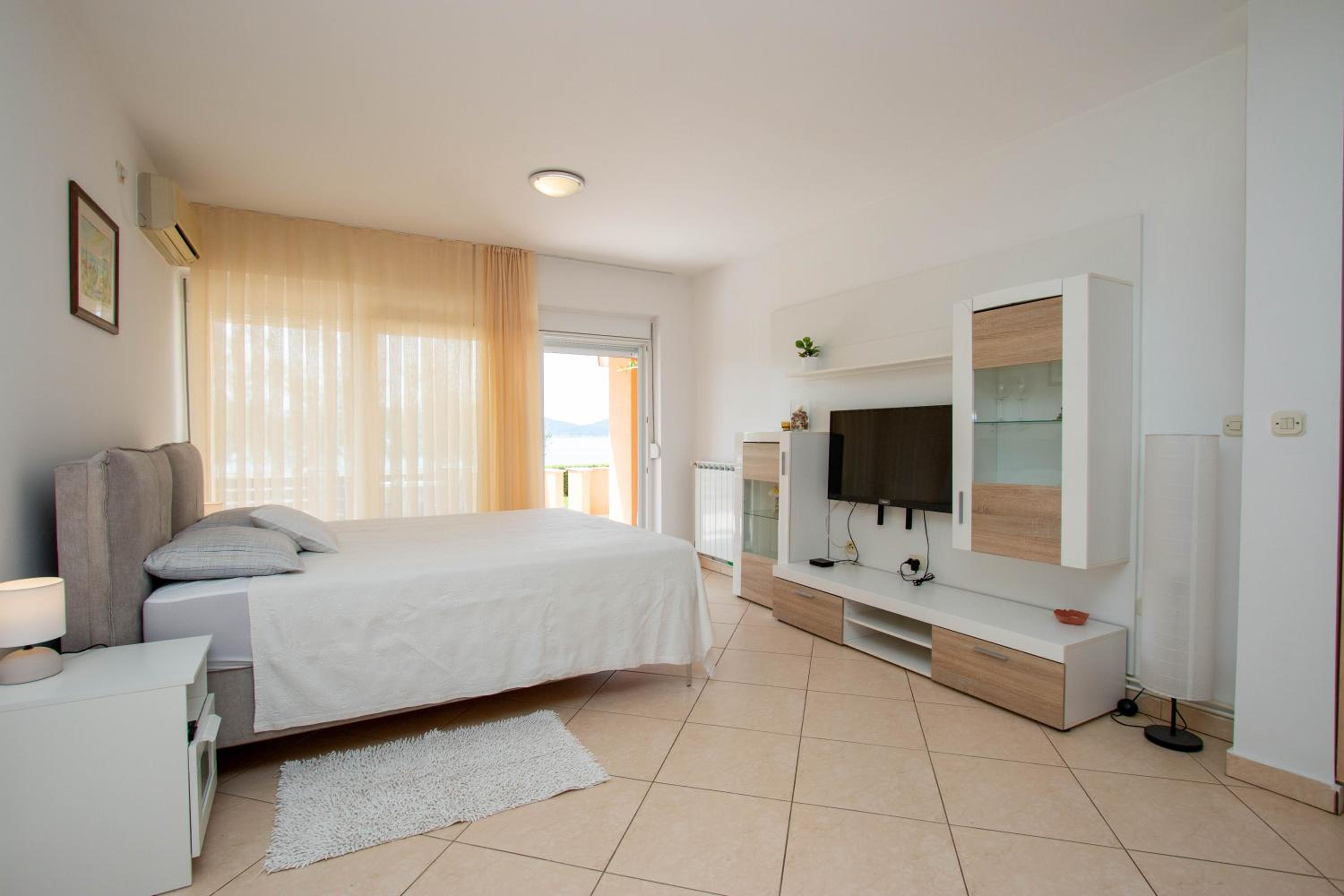 Studio Apartment with Sea View photo 3