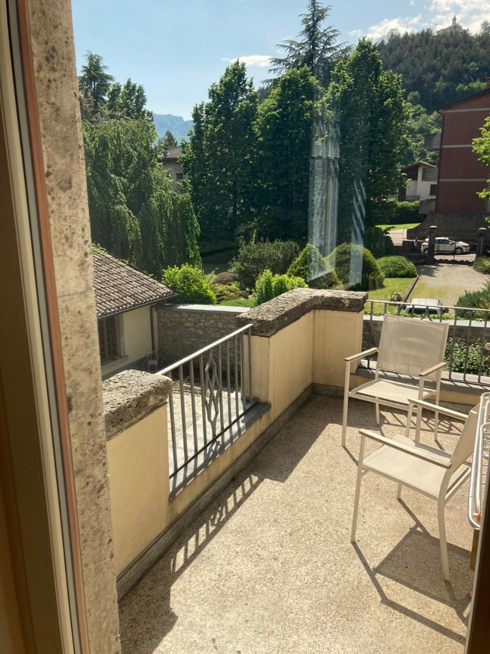 Deluxe Double Room with Balcony photo 2