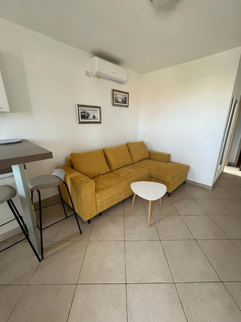Studio Apartment photo 1